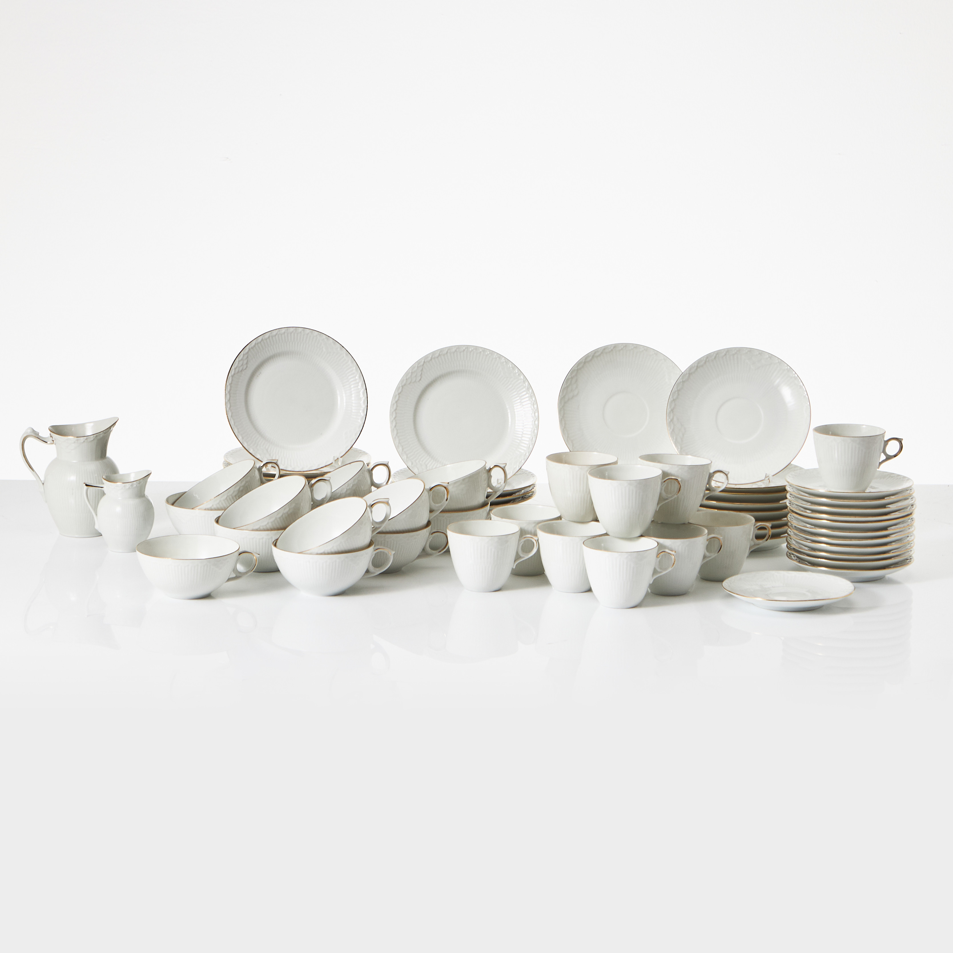 ROYAL COPENHAGEN. Kaffe/ teservisdelar, ca 38 st, "White fluted half lace".