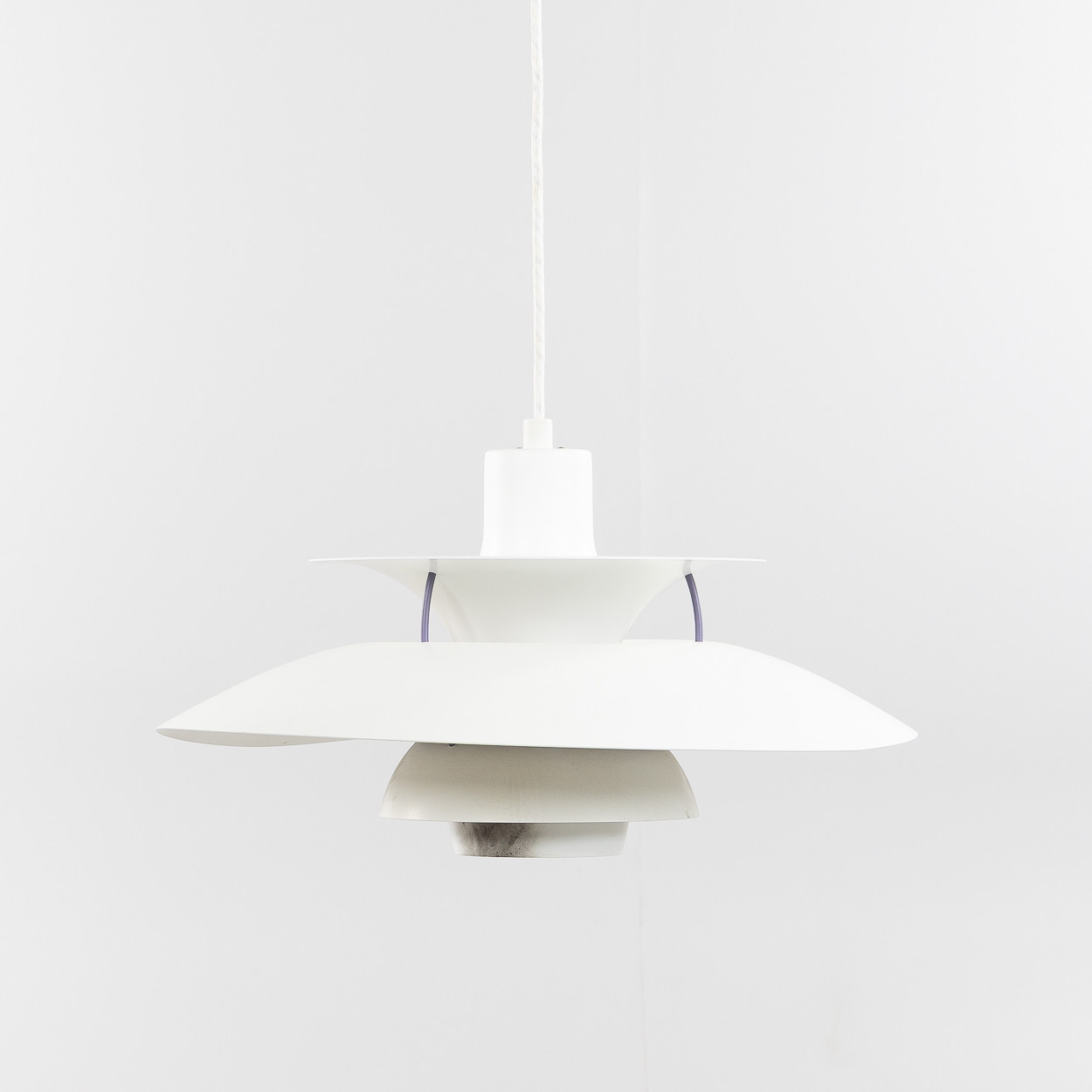 POUL HENNINGSEN. "PH5", taklampa, Louis Poulsen, Danmark, 1900-talets andra hälft.
