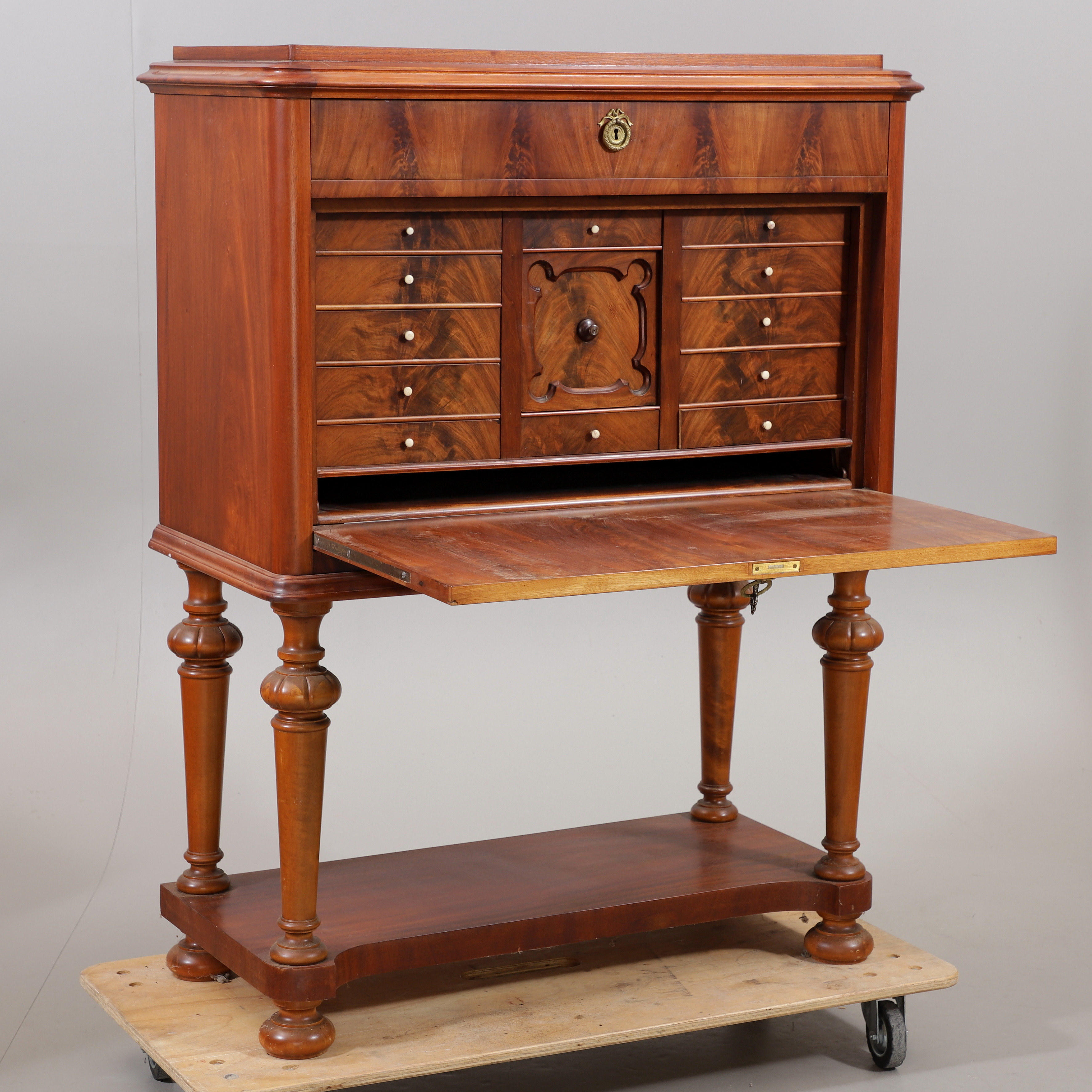 CHIFFONJÉ, mahogny, gustaviansk stil, 1900-tal.