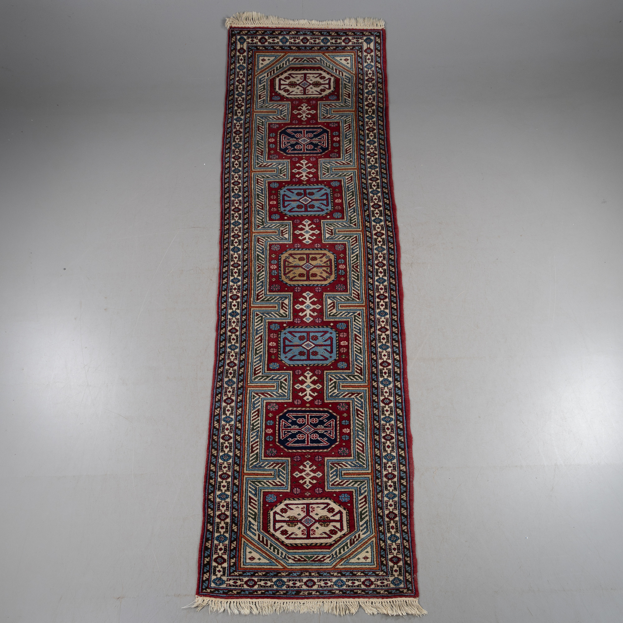 MATTA, gallerimodell, persisk, ca 355 x 90 cm.
