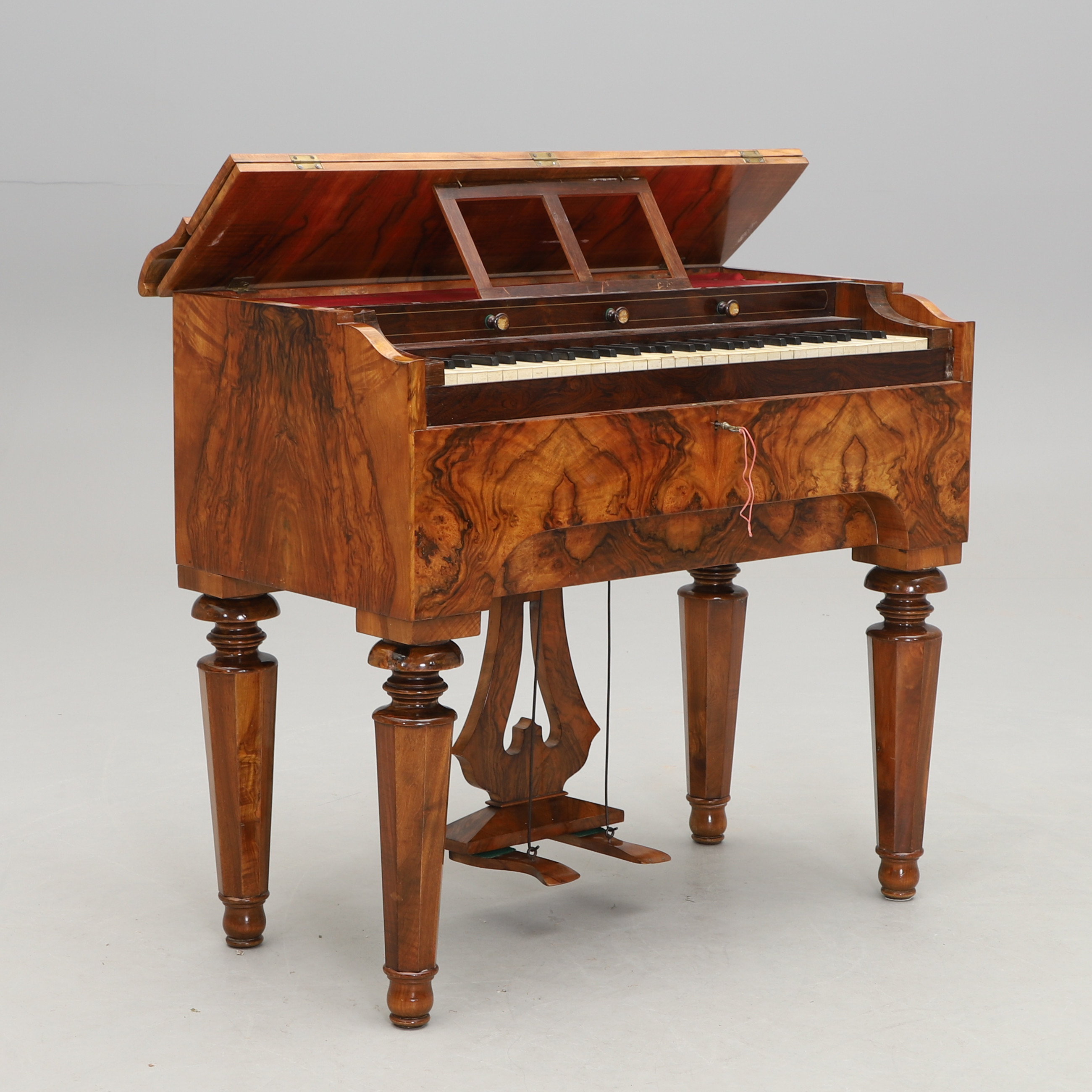 HARMONIUM / TRAMPORGEL, Ph. J. Trayser, Stuttgart, Tyskland 1800-talets andra hälft.