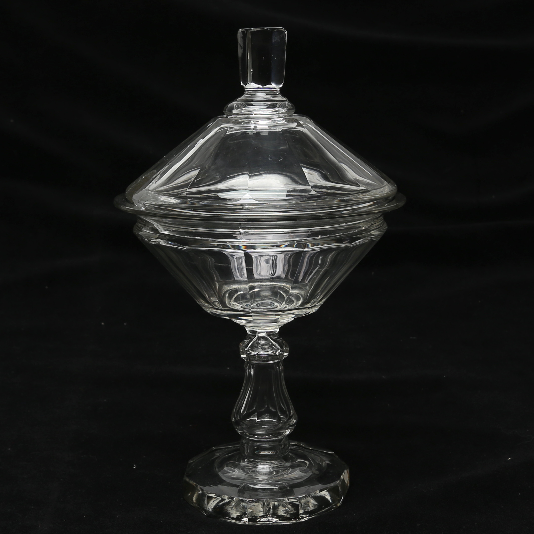 SOCKERSKÅL, med lock, glas, slipad dekor, 1800-tal.