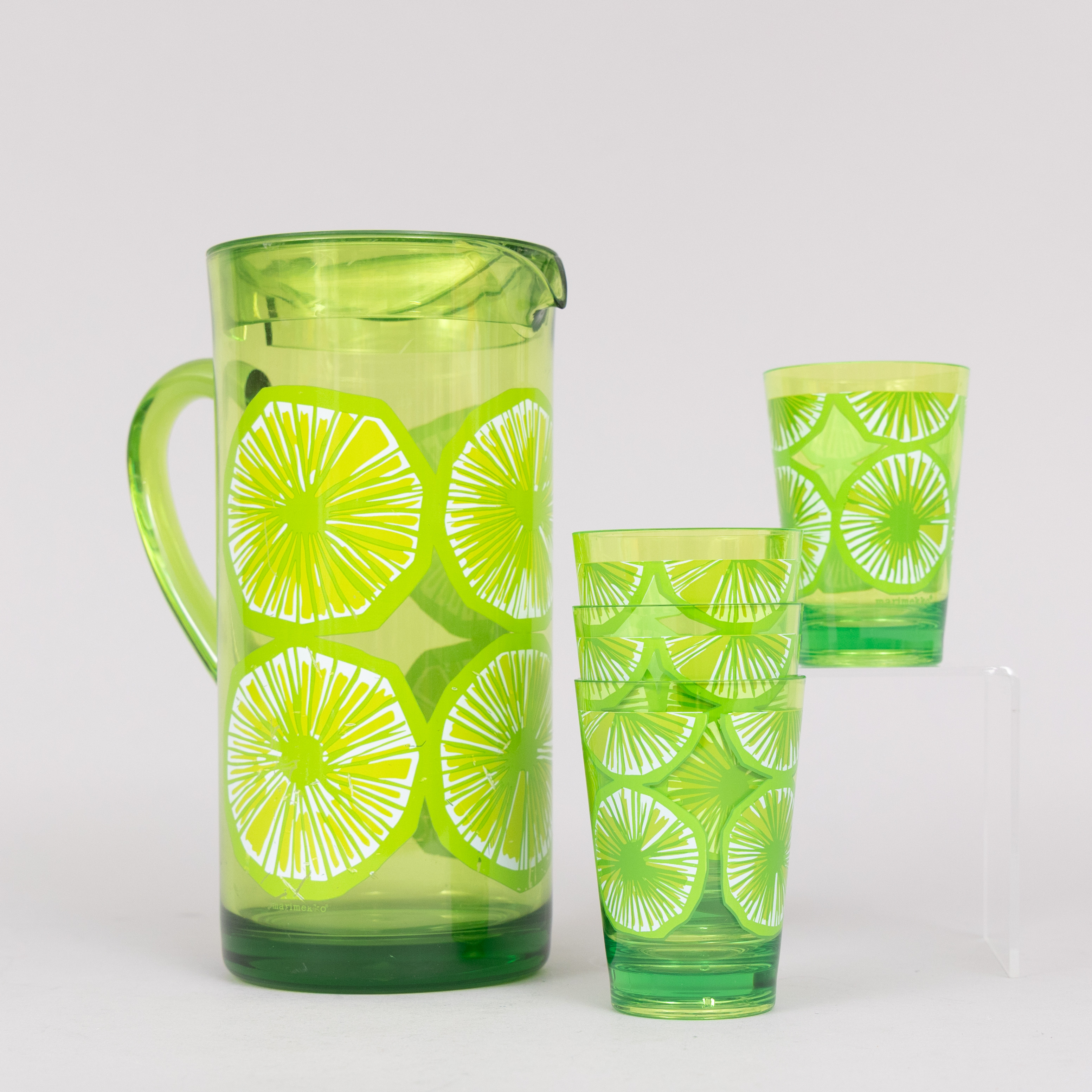 MAJA ISOLA. Bringare och glas, 5 delar, plast Marimekko.