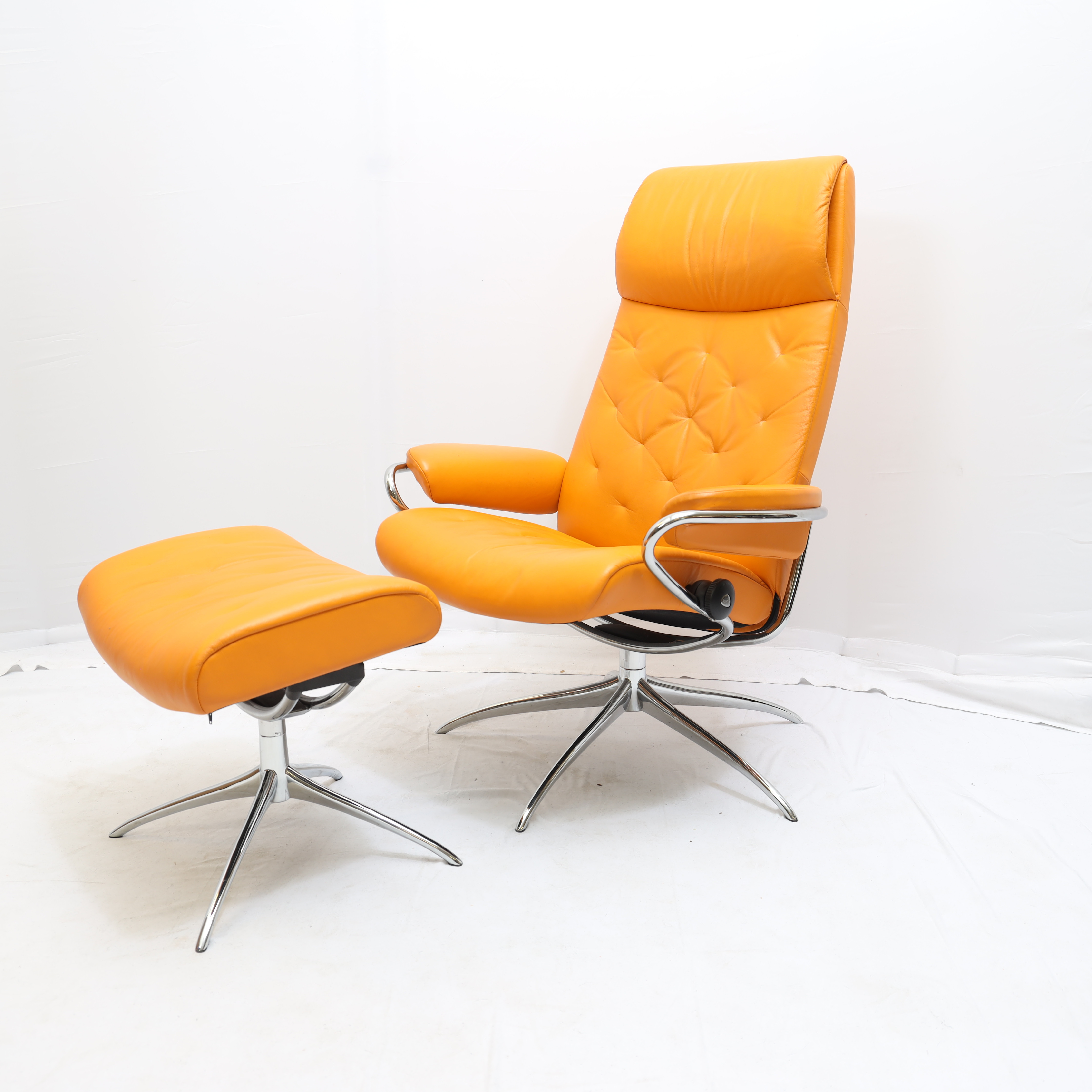 Fåtölj med fotpall, "Metro", Stressless, Norge.