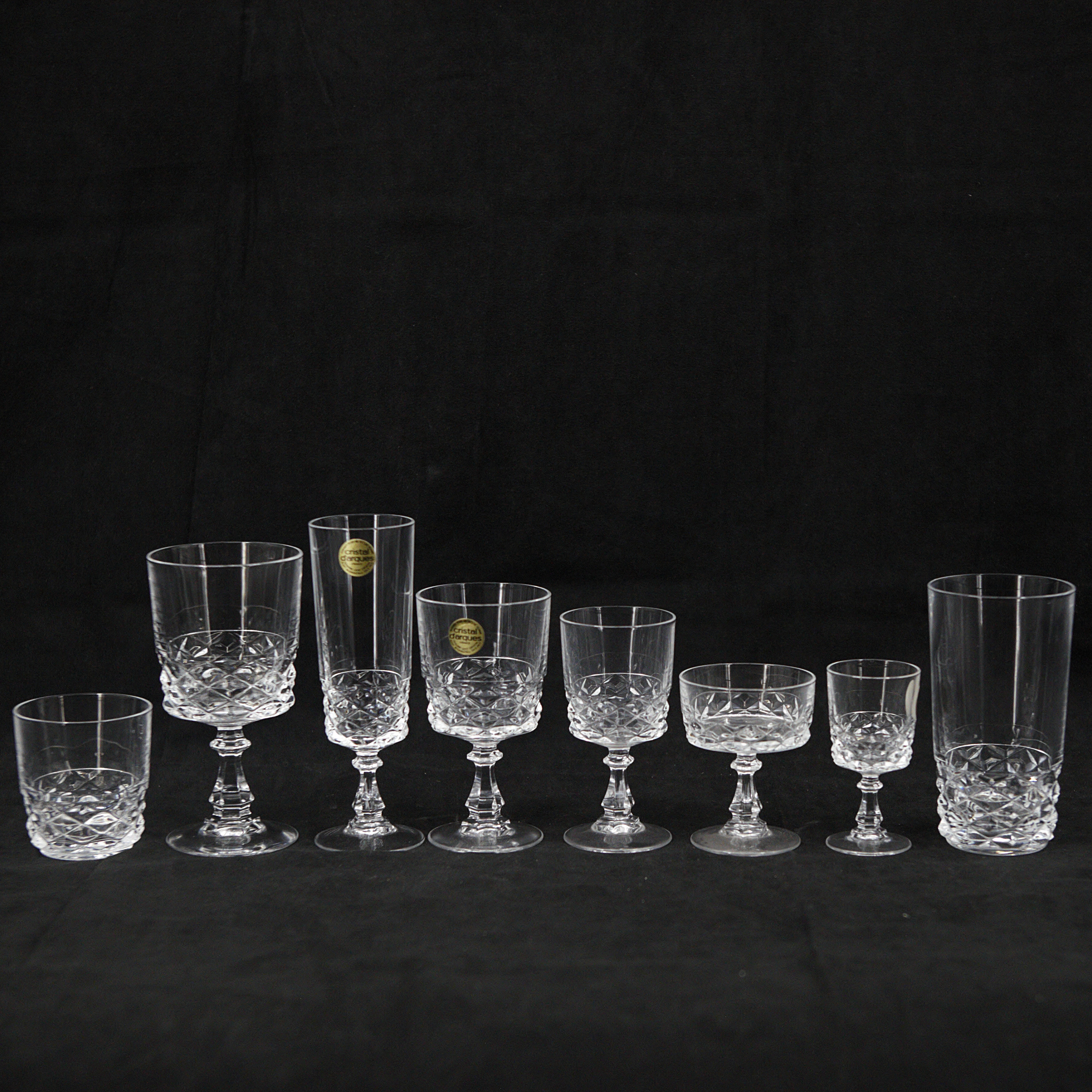 GLASSERVIS, 93 delar, kristall, Frankrike.