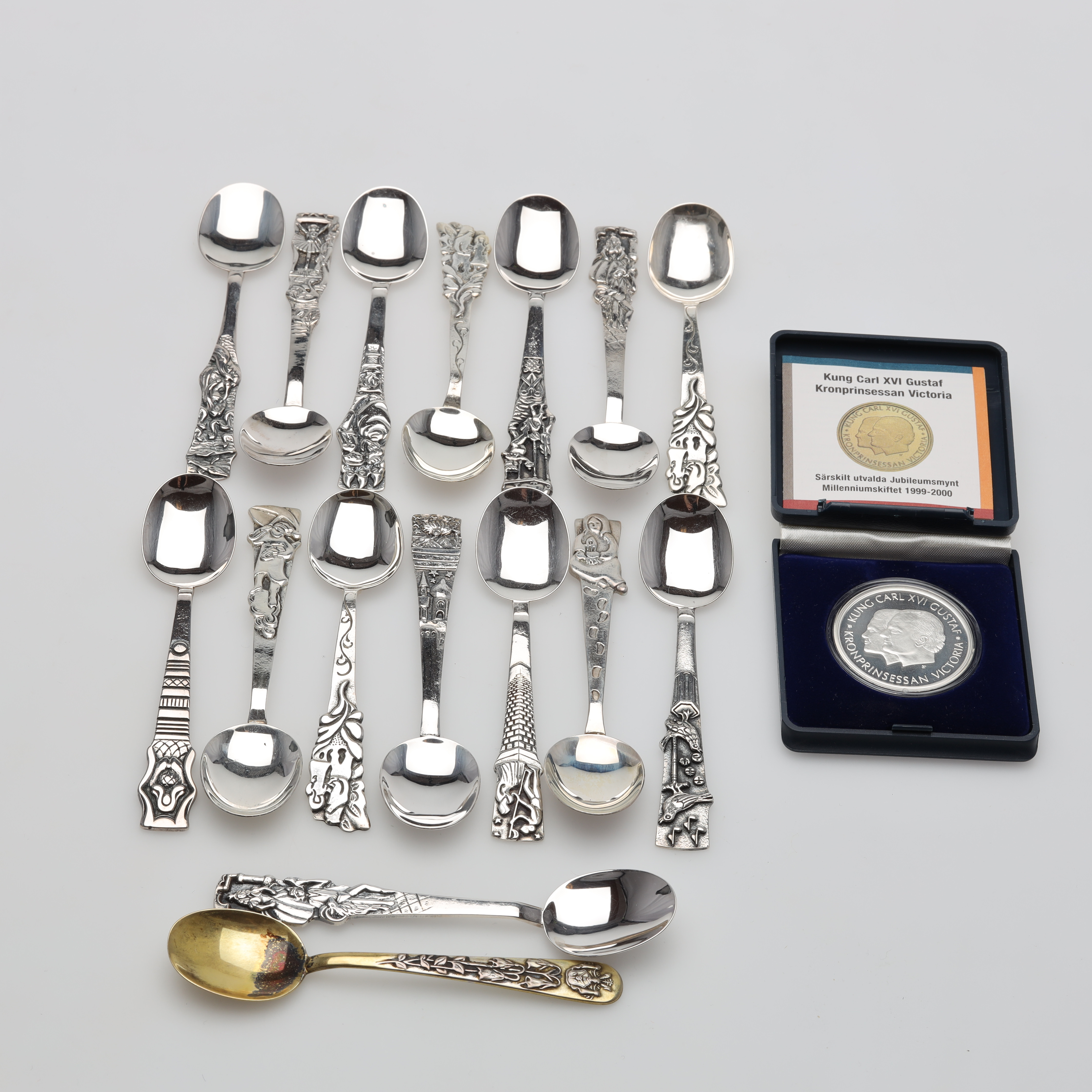 PARTI silver vikt ca 240 gram.