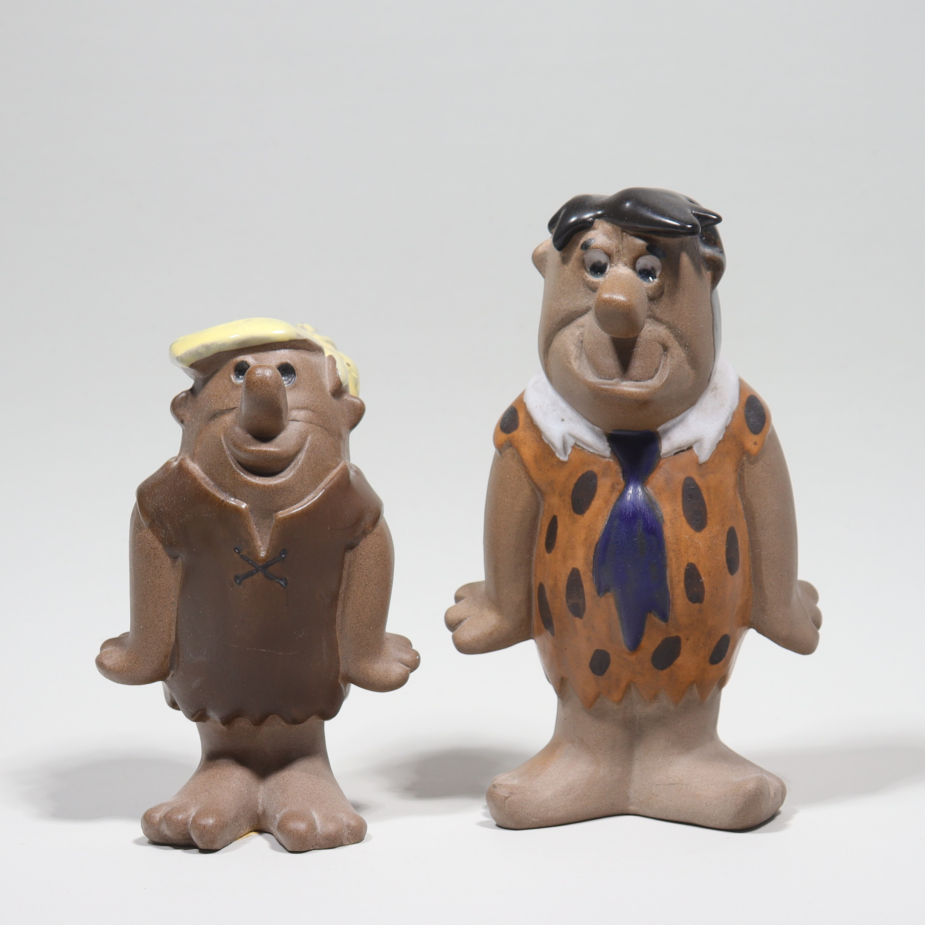 DOROTHY CLOUGH. figuriner, "Fred Flinta" och "Barney Granit", Upsala Ekeby/Gefle, keramik, 2 st.