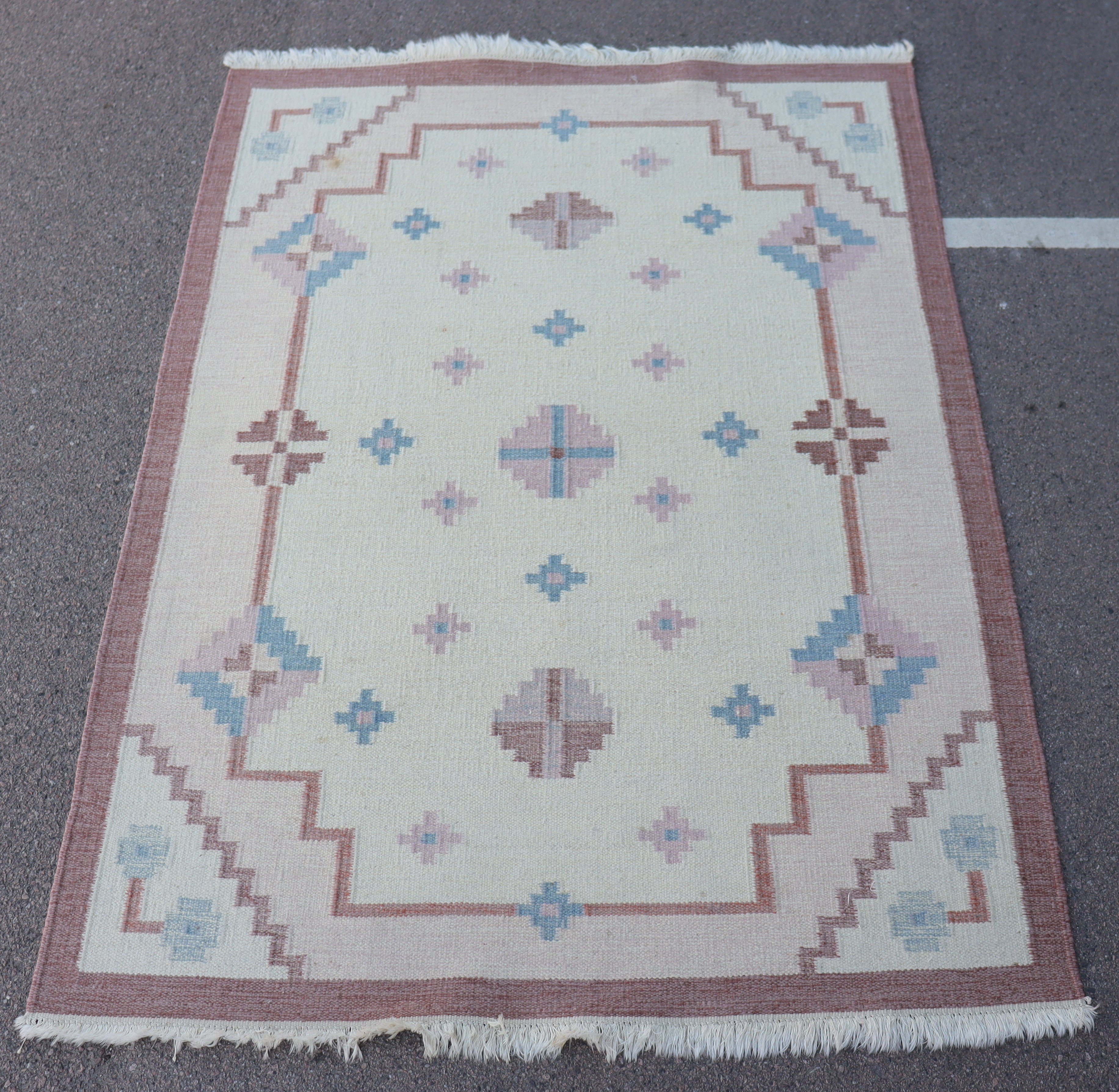 MATTA, rölakan, 245x175 cm.
