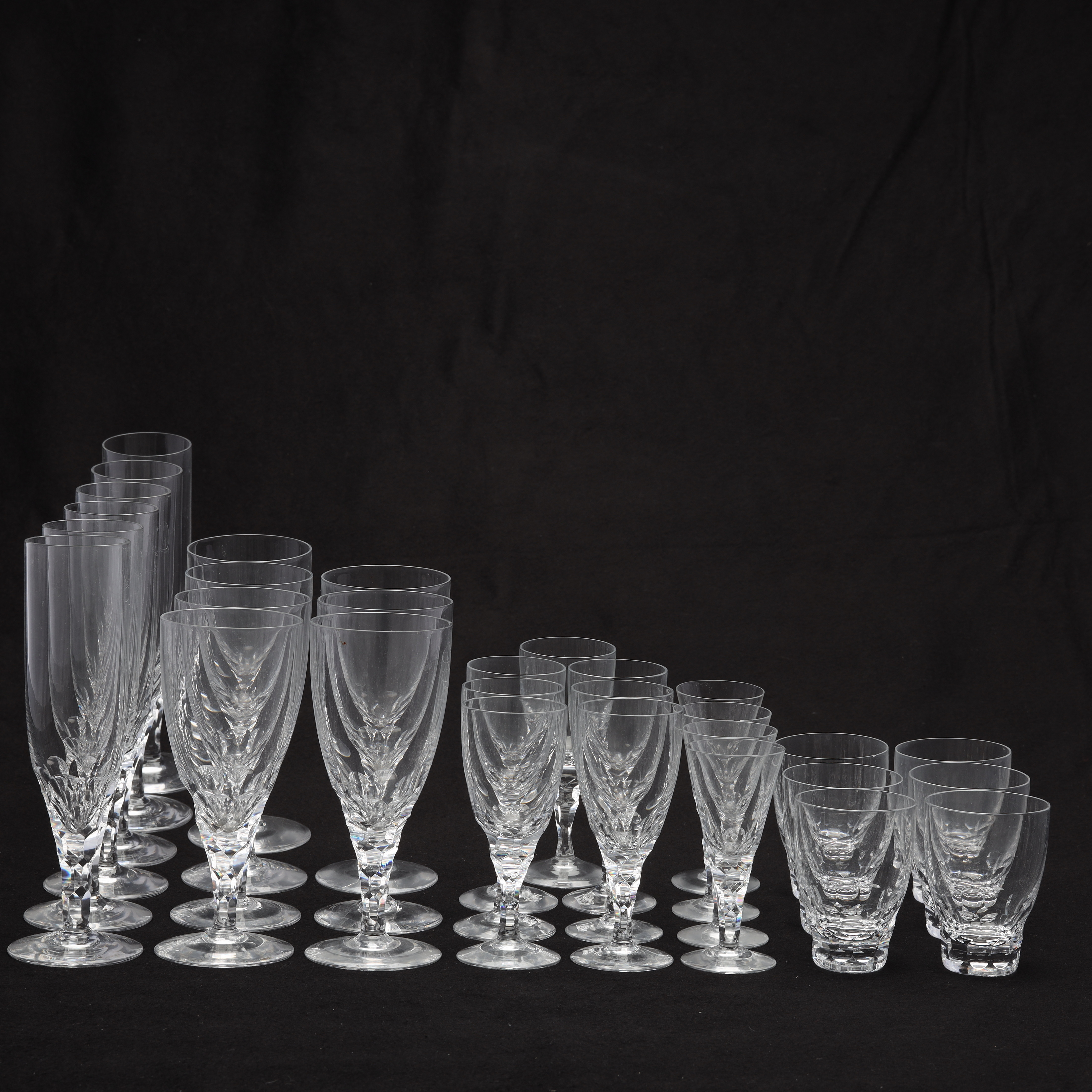 INGEBORG LUNDIN. GLASSERVIS, 30 delar, "Carina", Orrefors.