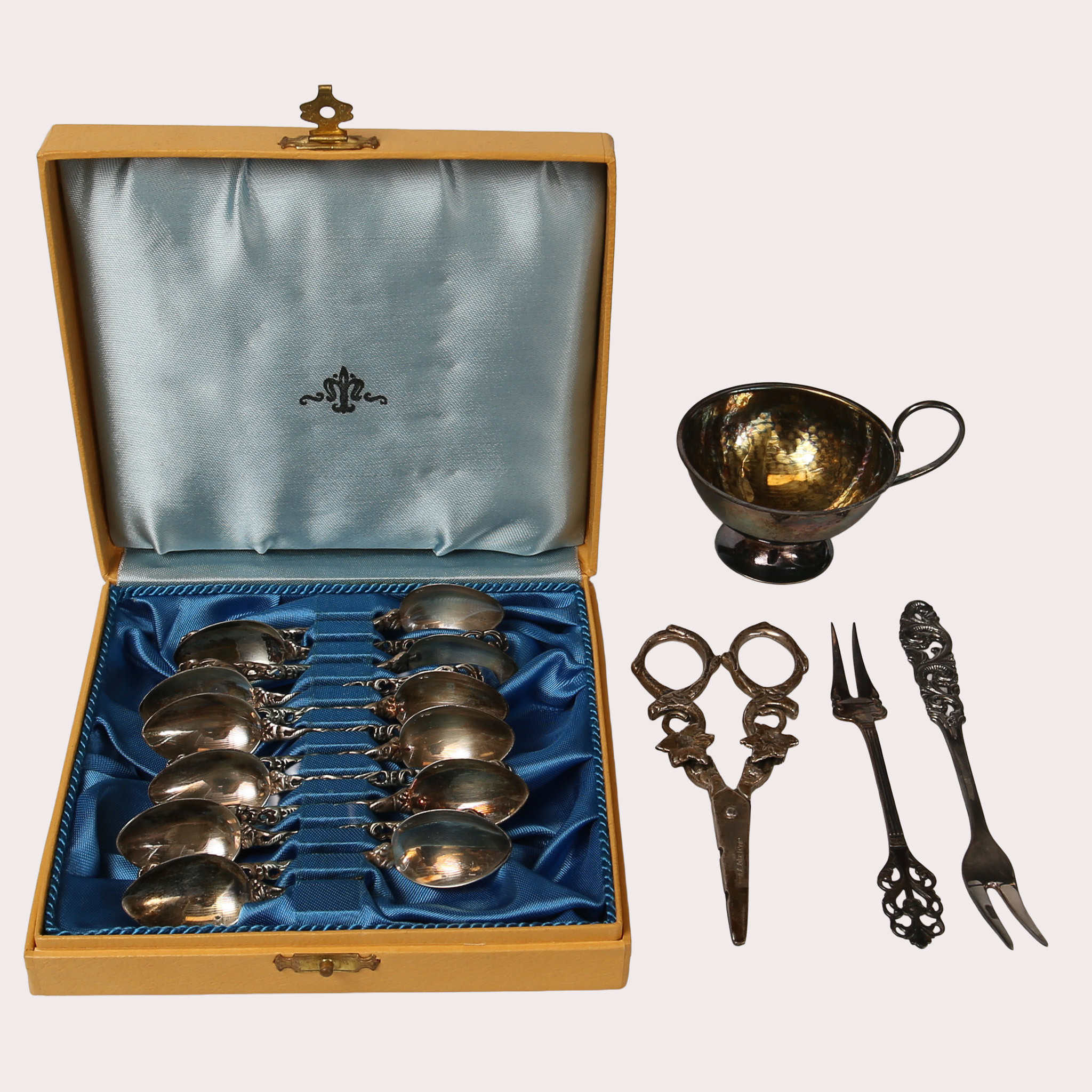 Parti silver, moccaskedar, punschmugg, gafflar mm.