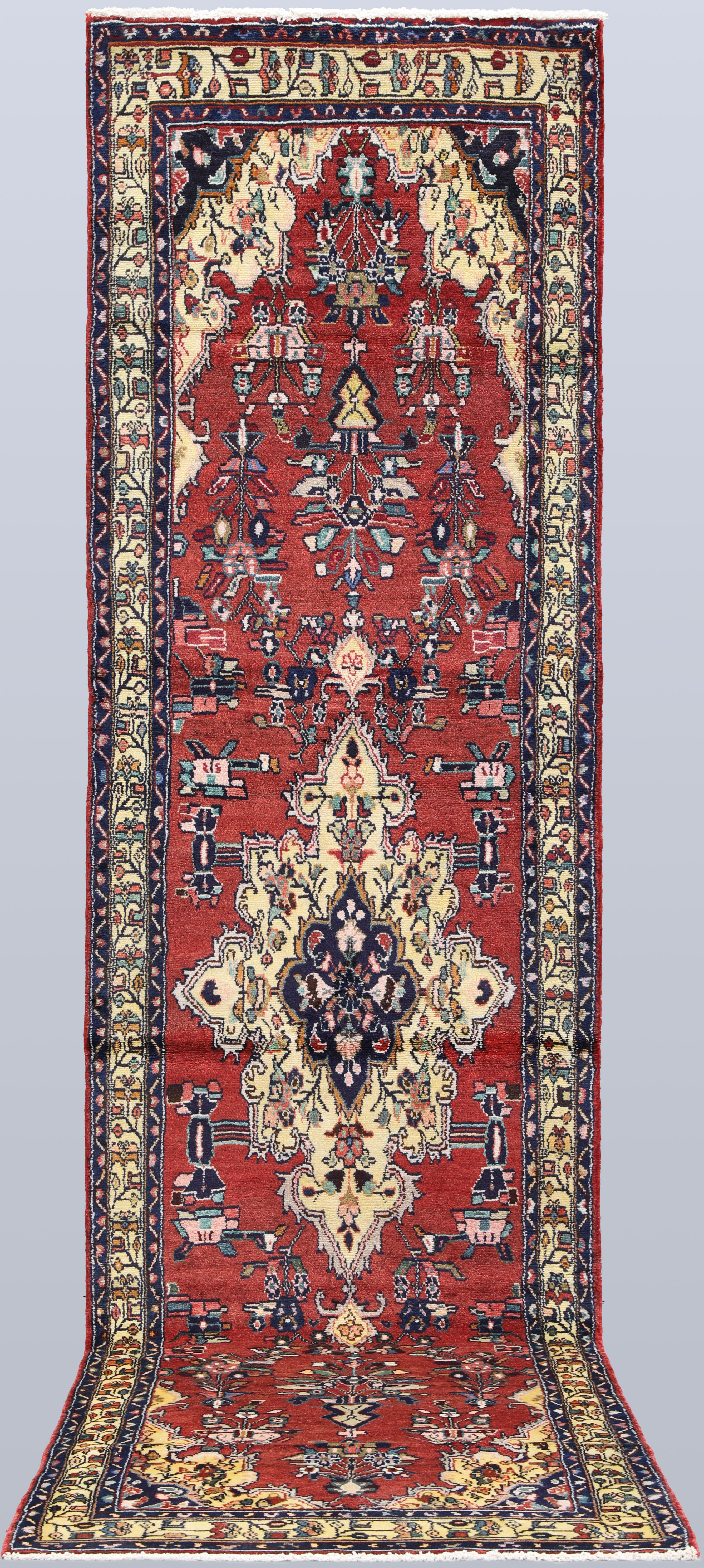 ORIENTMATTA. Hamadan gallerimodell, 393 x 100 cm.