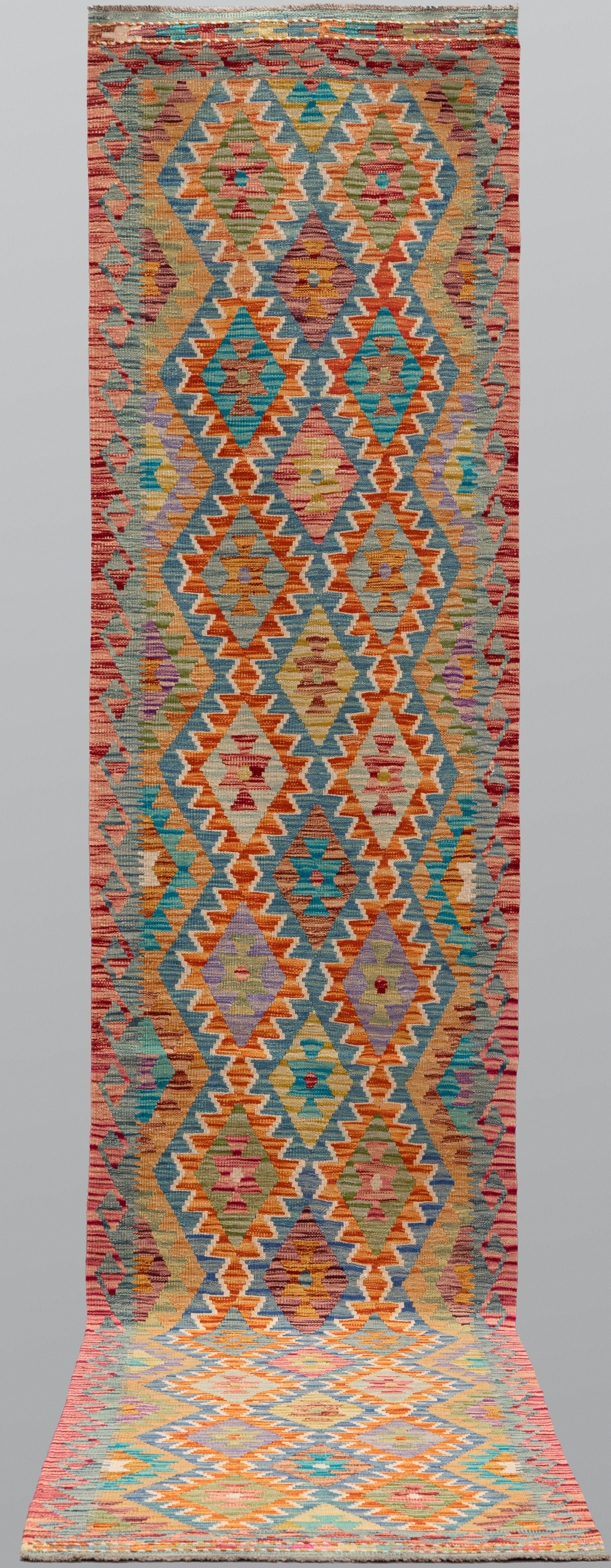 ORIENTMATTA. Kelim klassisk design, gallerimodell, 391 x 81 cm.