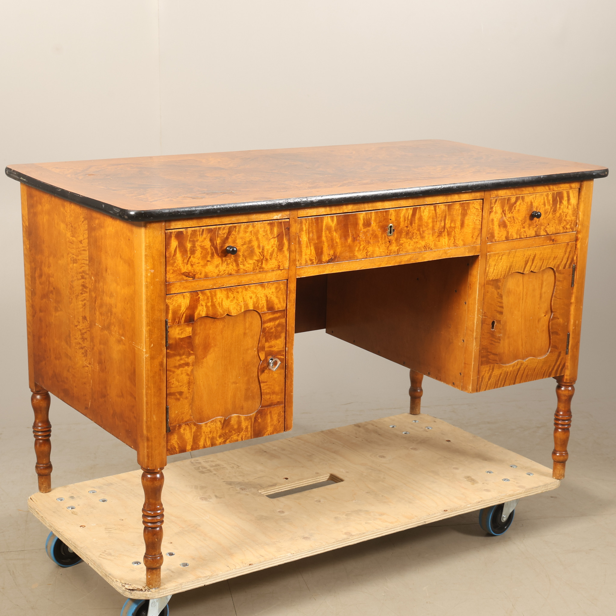 SKRIVBORD, rotfanér, 1900-talet första hälft.