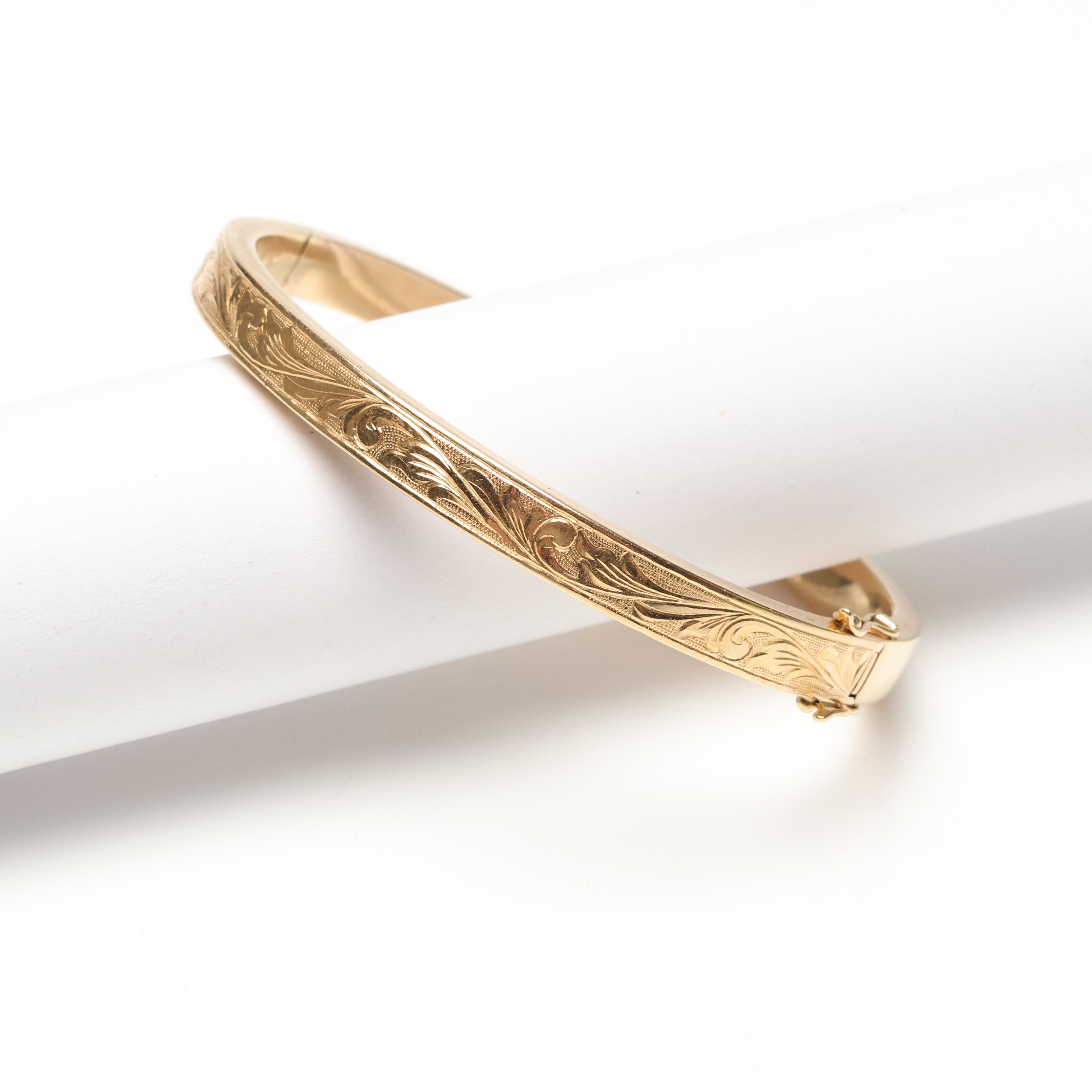 Stel ARMRING, 18k, Guld, vikt cirka 11,8 gram.