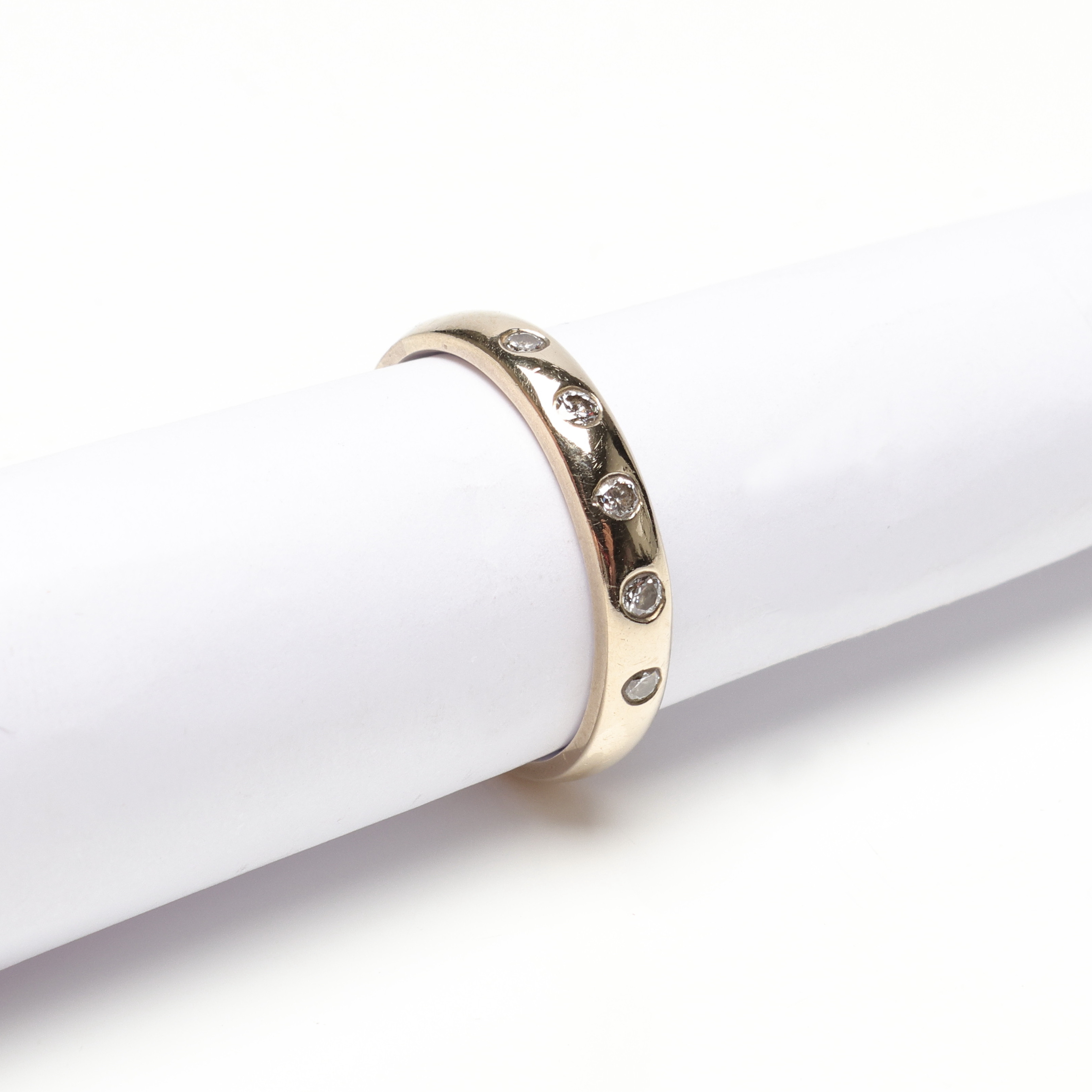VITGULDSRING med DIAMANTER, 18k, ca 0,25ct, ca 4,6 gram.