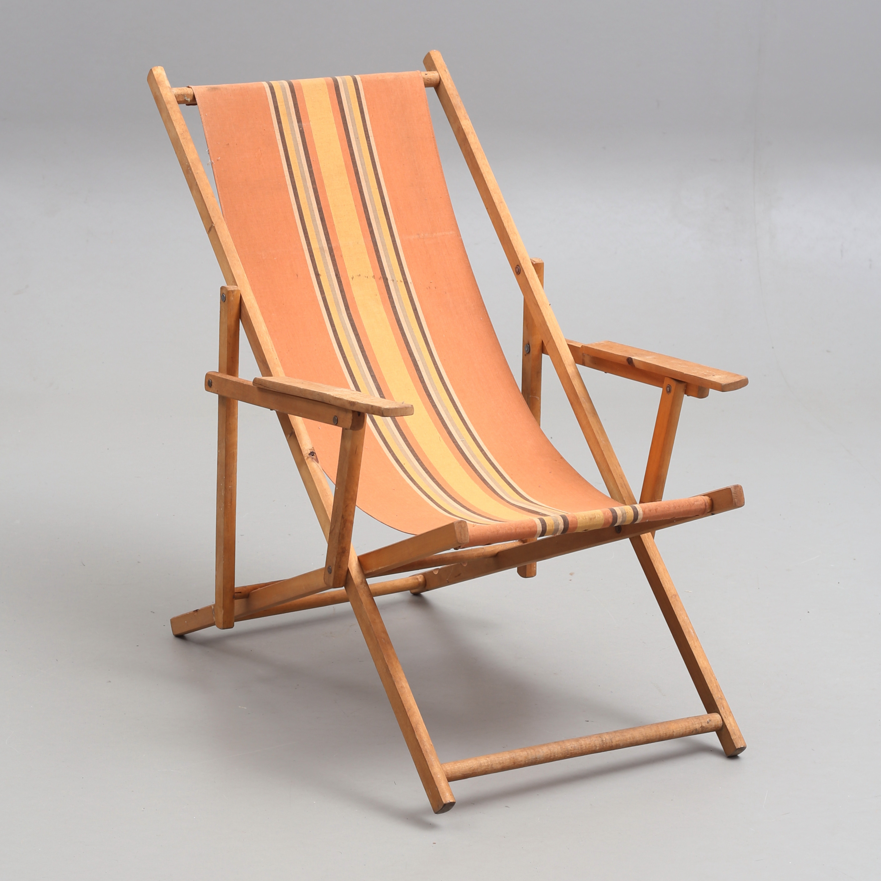 SOLSTOL, trästomme med textil sits, 1900-talets andra hälft.