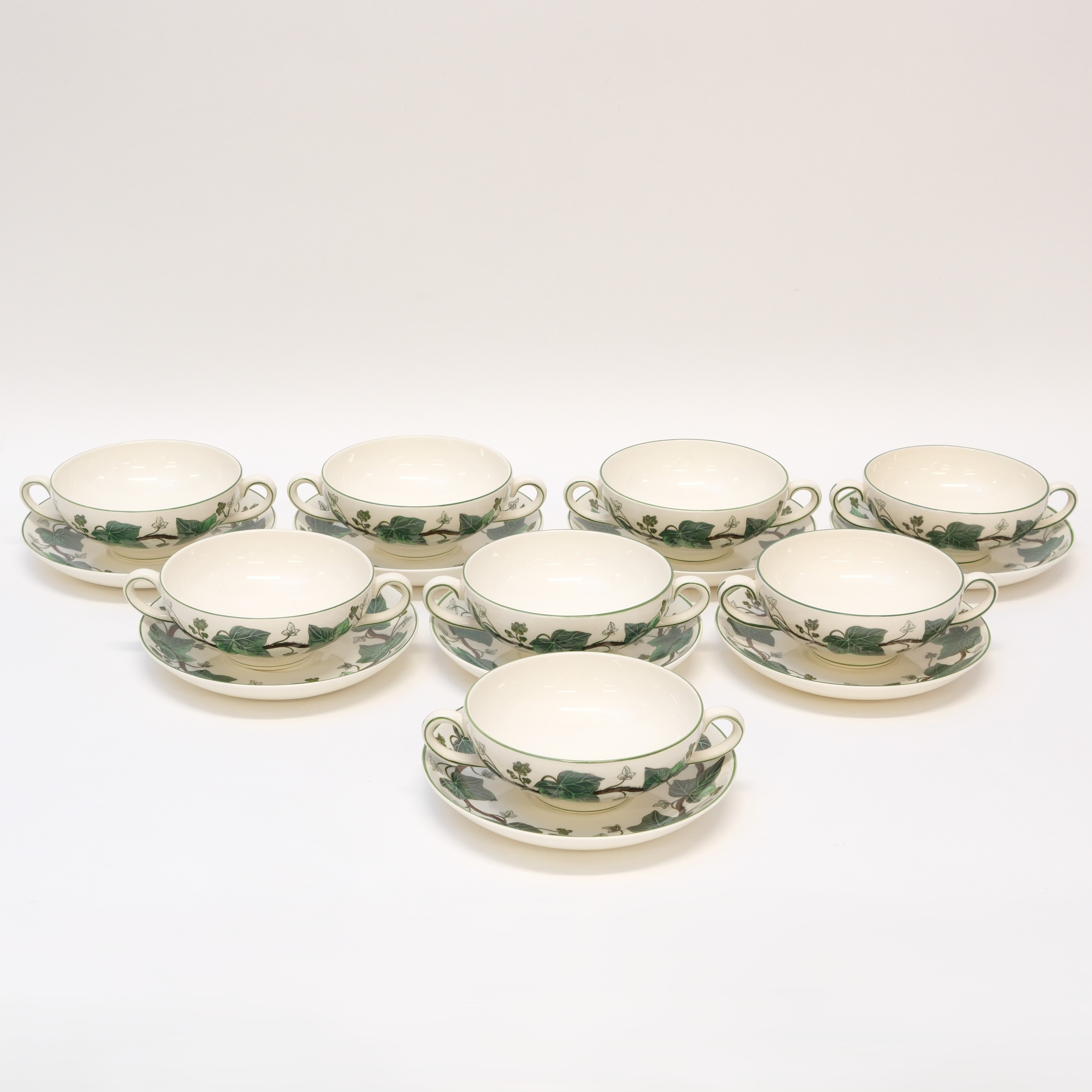 WEDGWOOD, ENGLAND, SERVISDELAR NAPOLEON IVY, BULJONGKOPPAR, 16 DELAR.