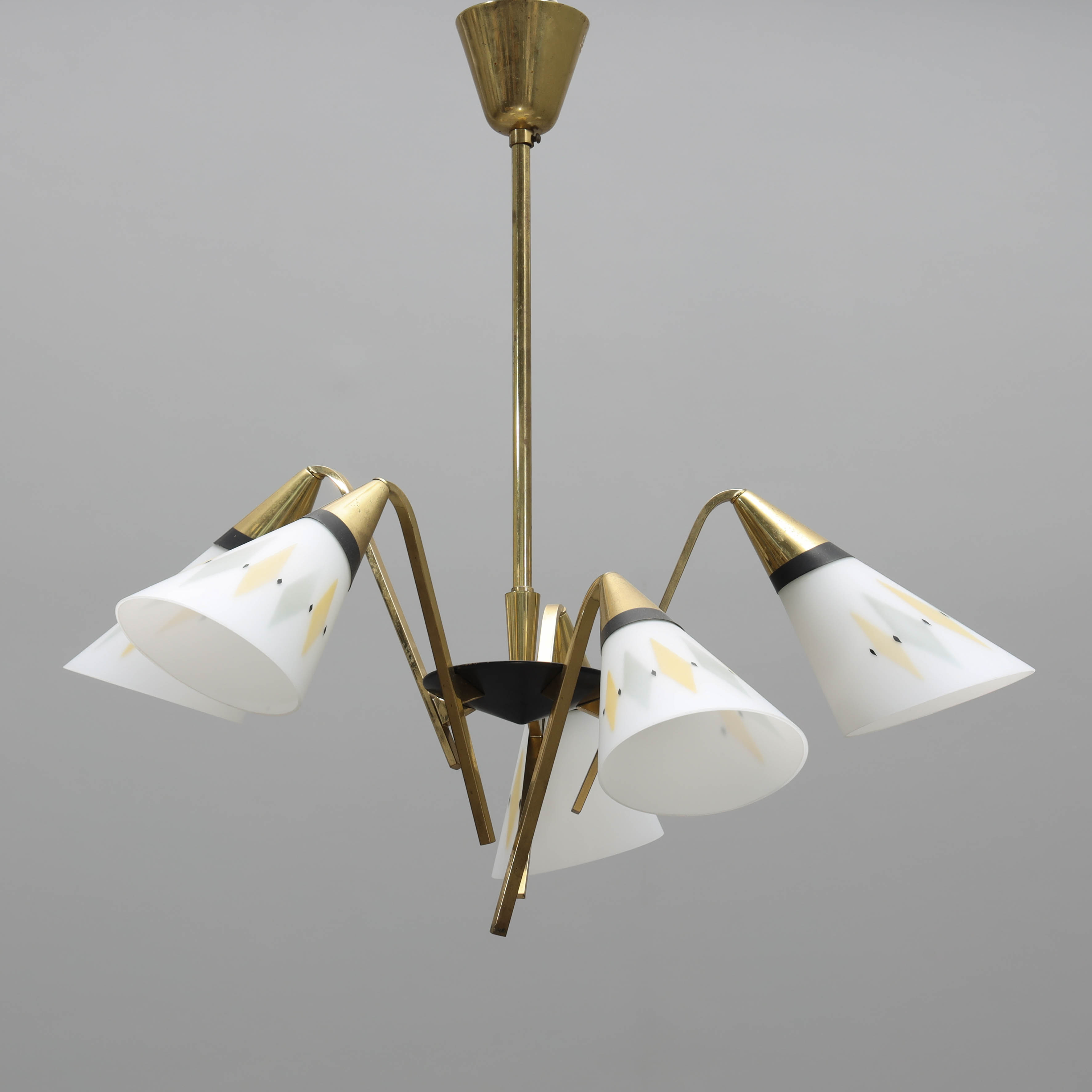 TAKLAMPA, 5-ljuspunkter, mässing & opalglas, 1950/60-tal.