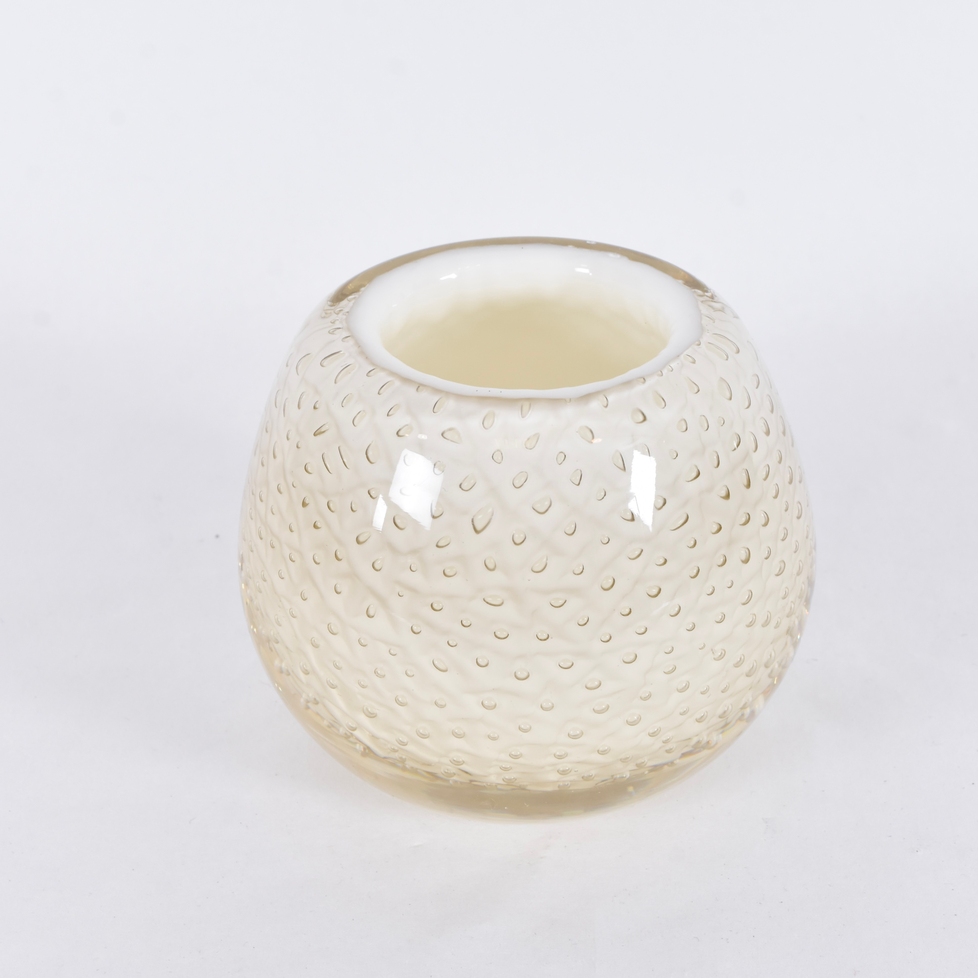 PAUL KEDELV. VAS, glas, underfångsdekor av luftbubblor mot vit mosaikbakgrund.
