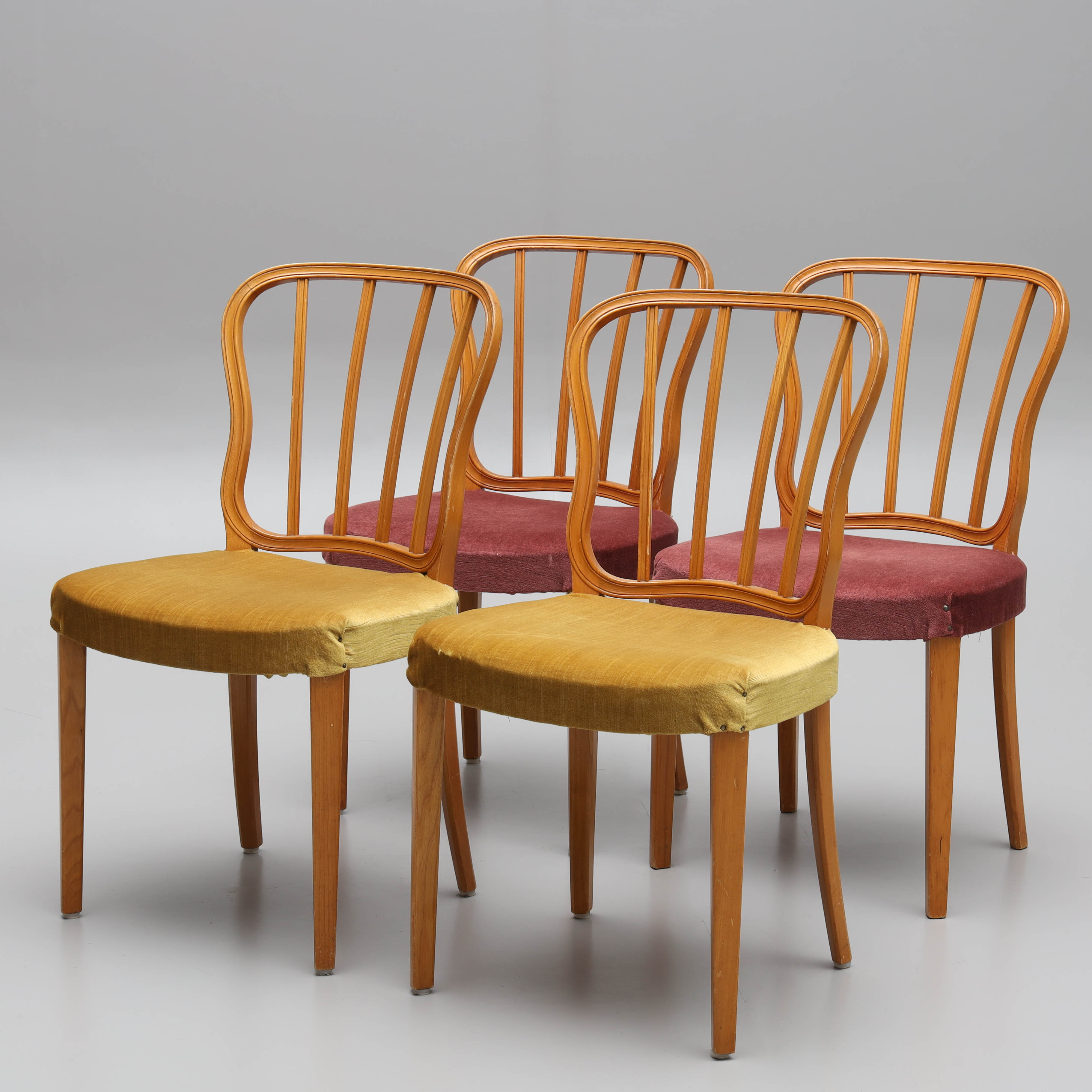 BERTIL FRIDHAGEN. Stolar, 4 st, böjträ i alm, Swedish modern, Svenska Möbelfabrikerna Bodafors, 1940-tal.