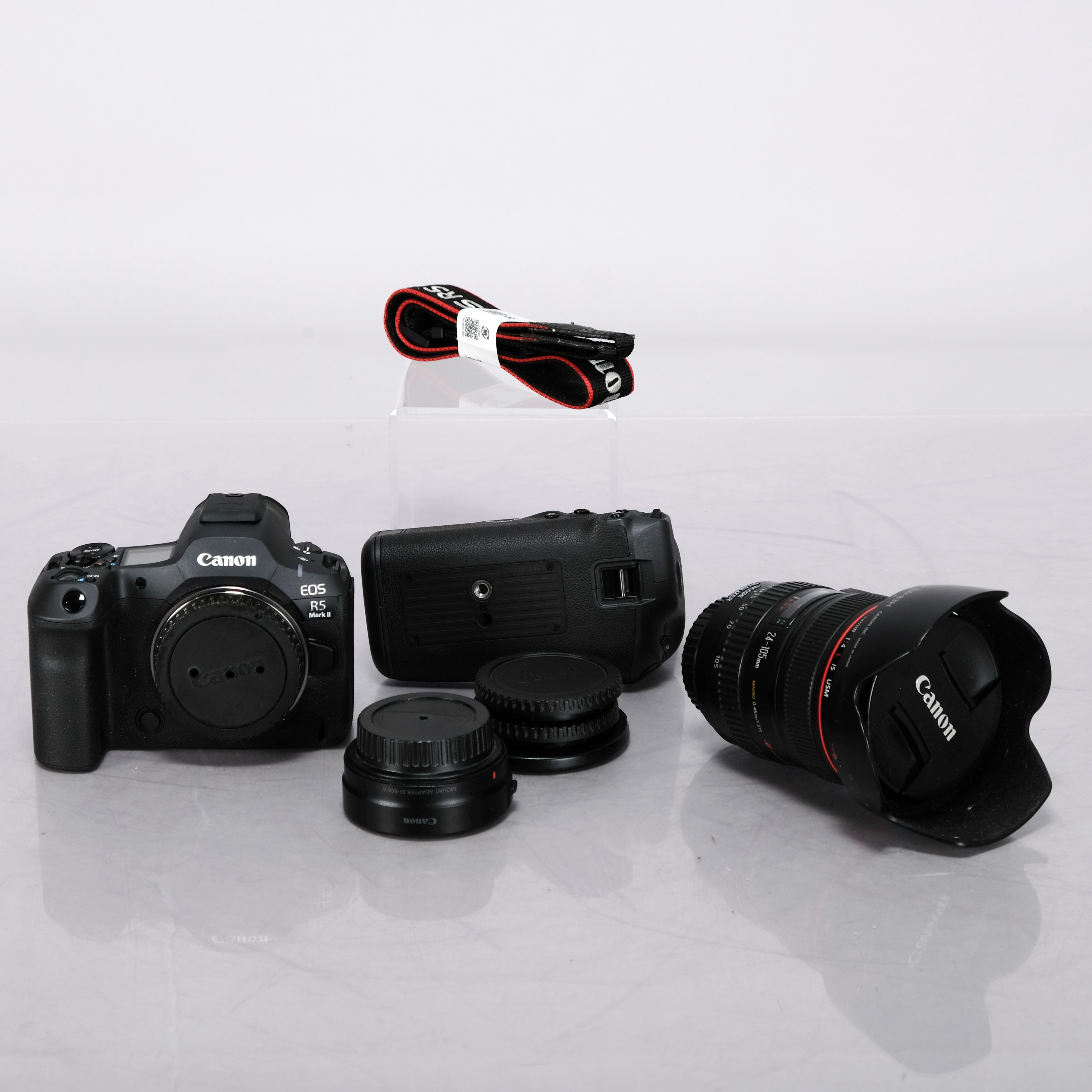 KAMERA MED OBJEKTIV, BATTERIGREPP OCH MOUNT ADAPTER, CANON EOS R5 MARK II, (4 delar).