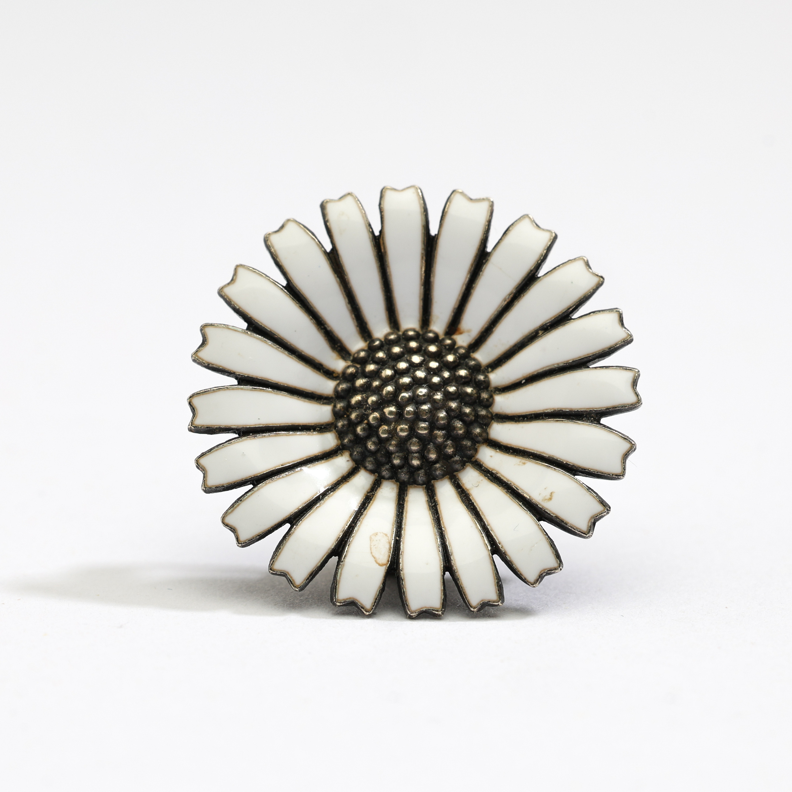 ANTON MICHELSEN. Brosch, Daisy, sterling silver, emalj.