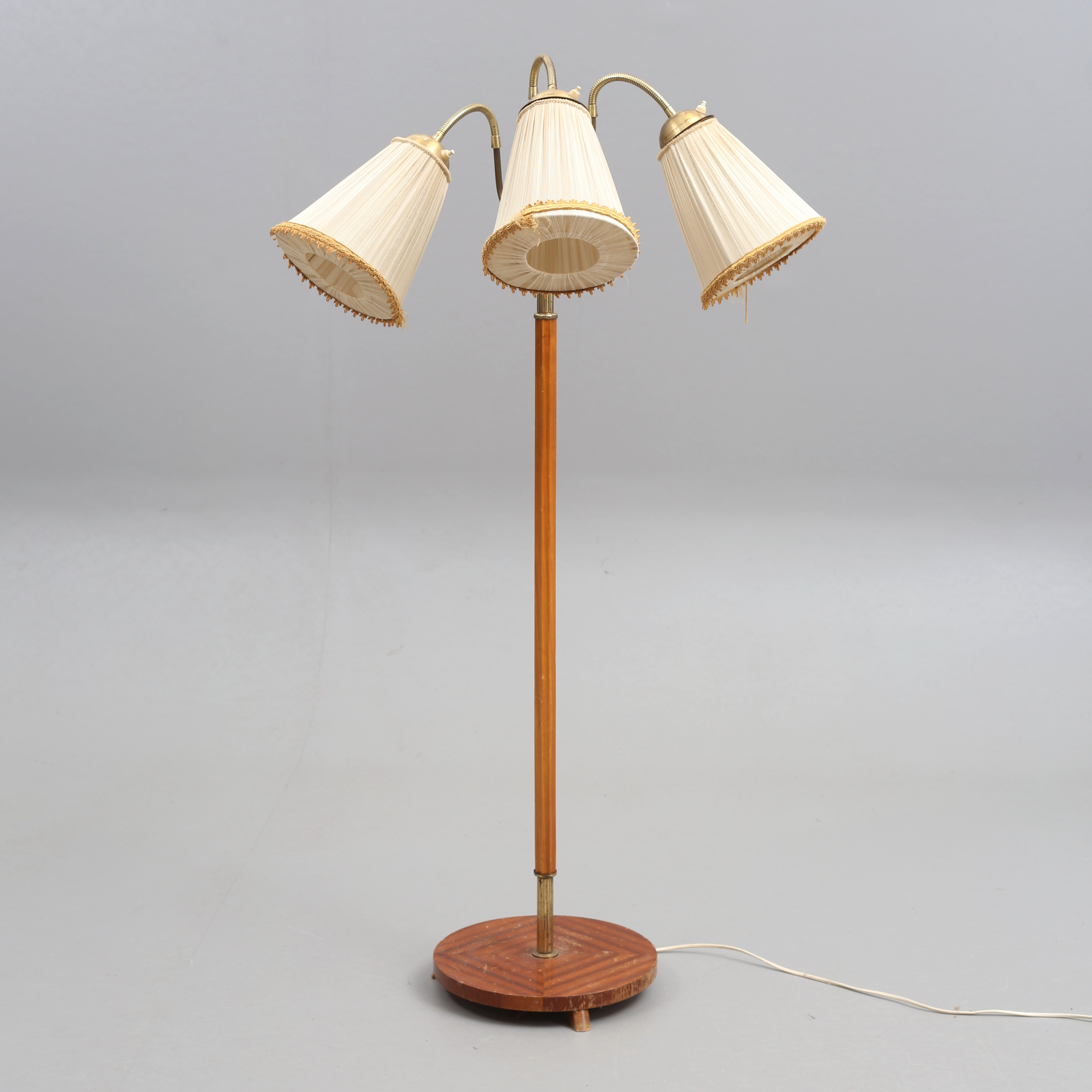 GOLVLAMPA, trearmad, 1900-talets mitt.