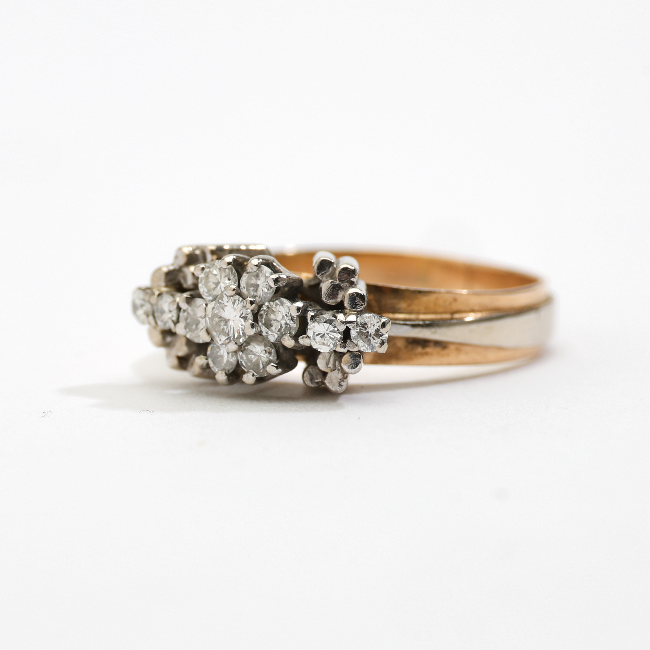 RING 18K guld/vitguld, diamanter ca 0.29 ct W/SI.