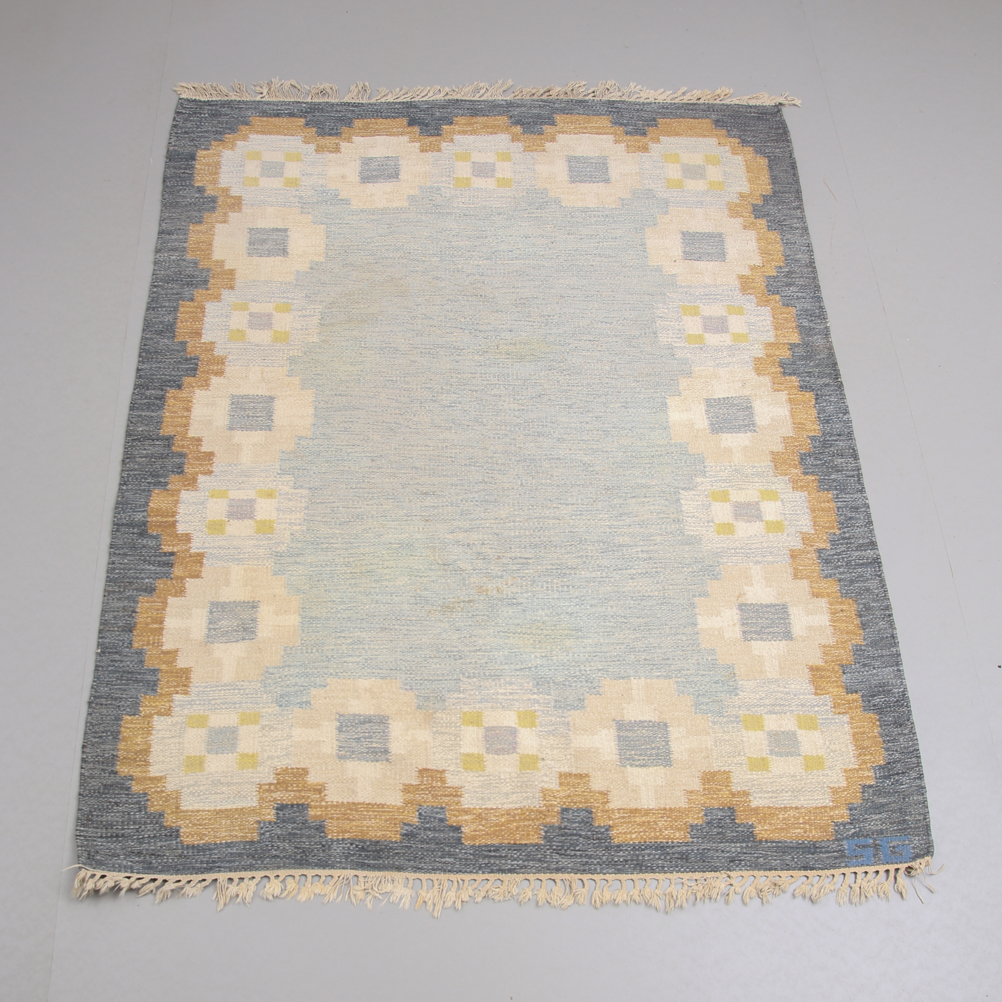 MATTA, röllakan, signerad SG, 226 x 177 cm.