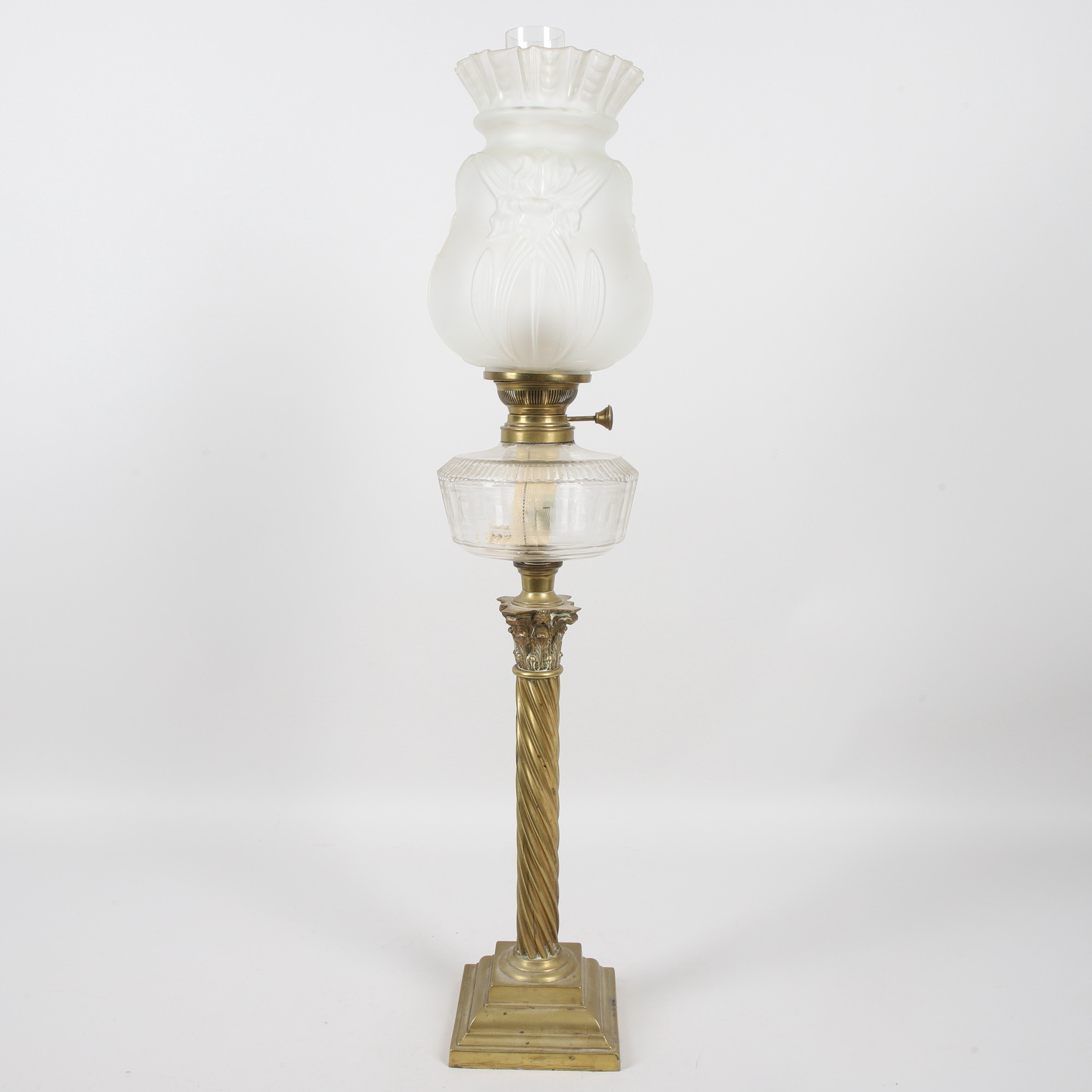 BORDSFOTOGENLAMPA, glas & mässingsfot, omkring 1900.