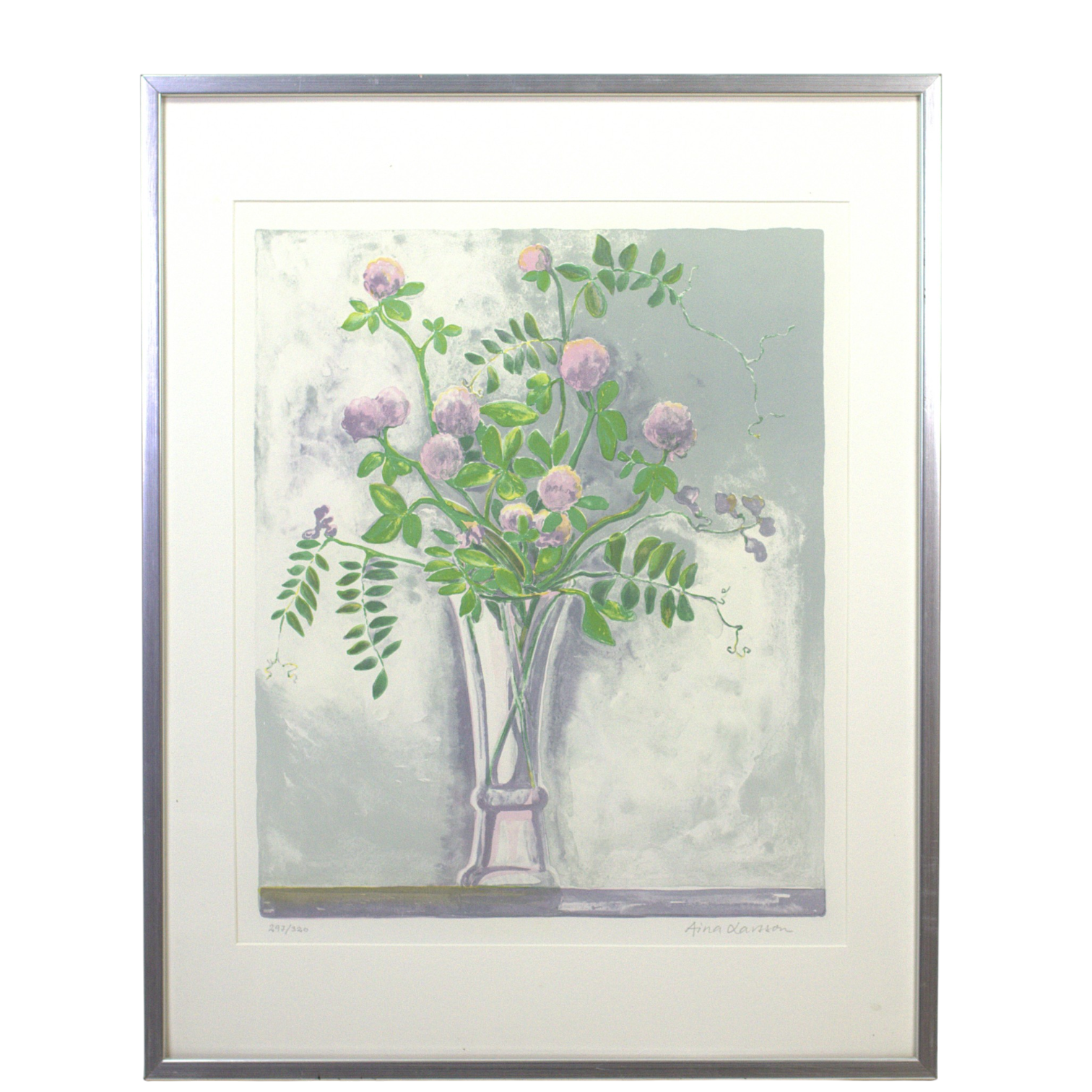 AINA LARSSON. Litografi 297/320, blomsterstilleben med klöver, signerad.