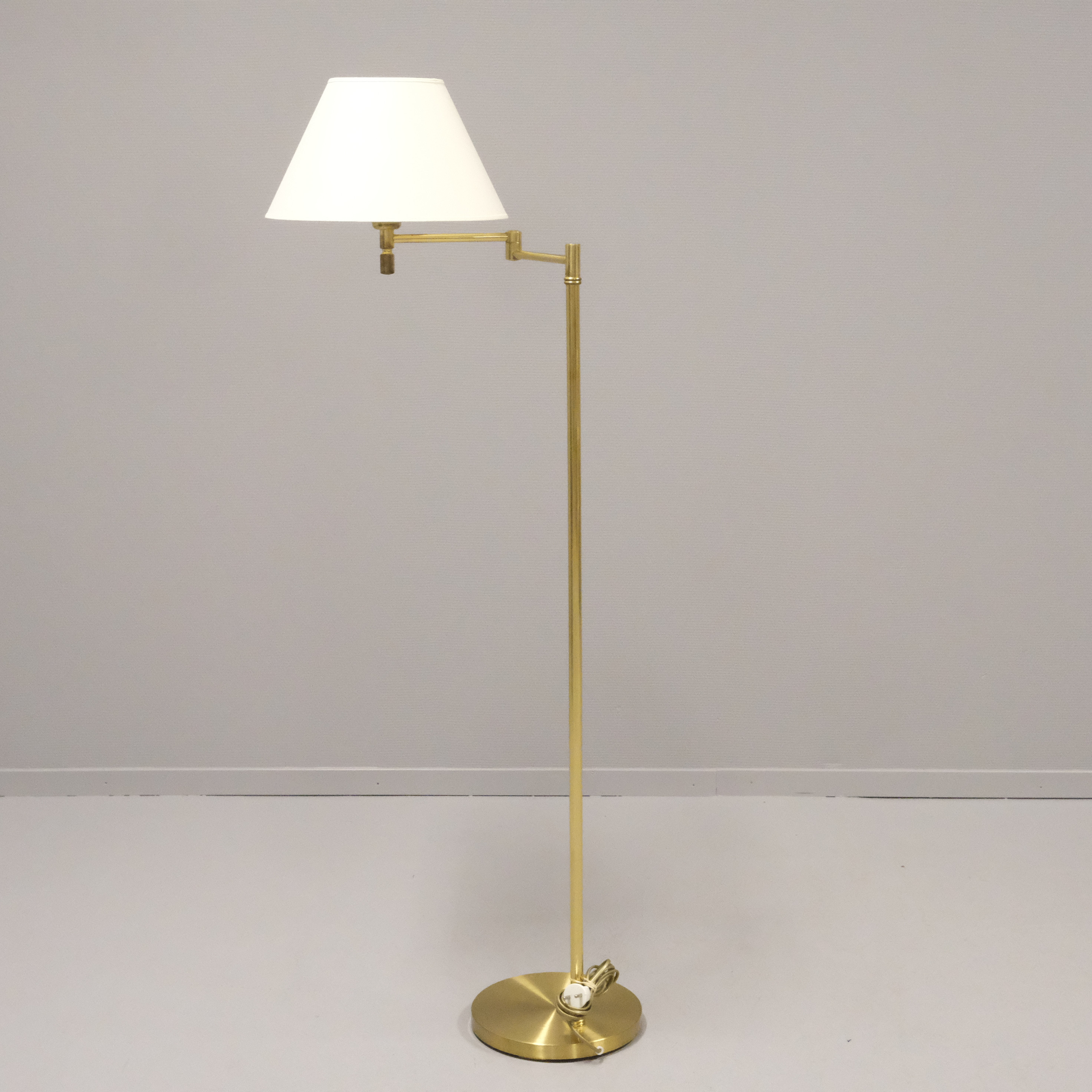 GOLVLAMPA, MÄSSING, EWÅ.