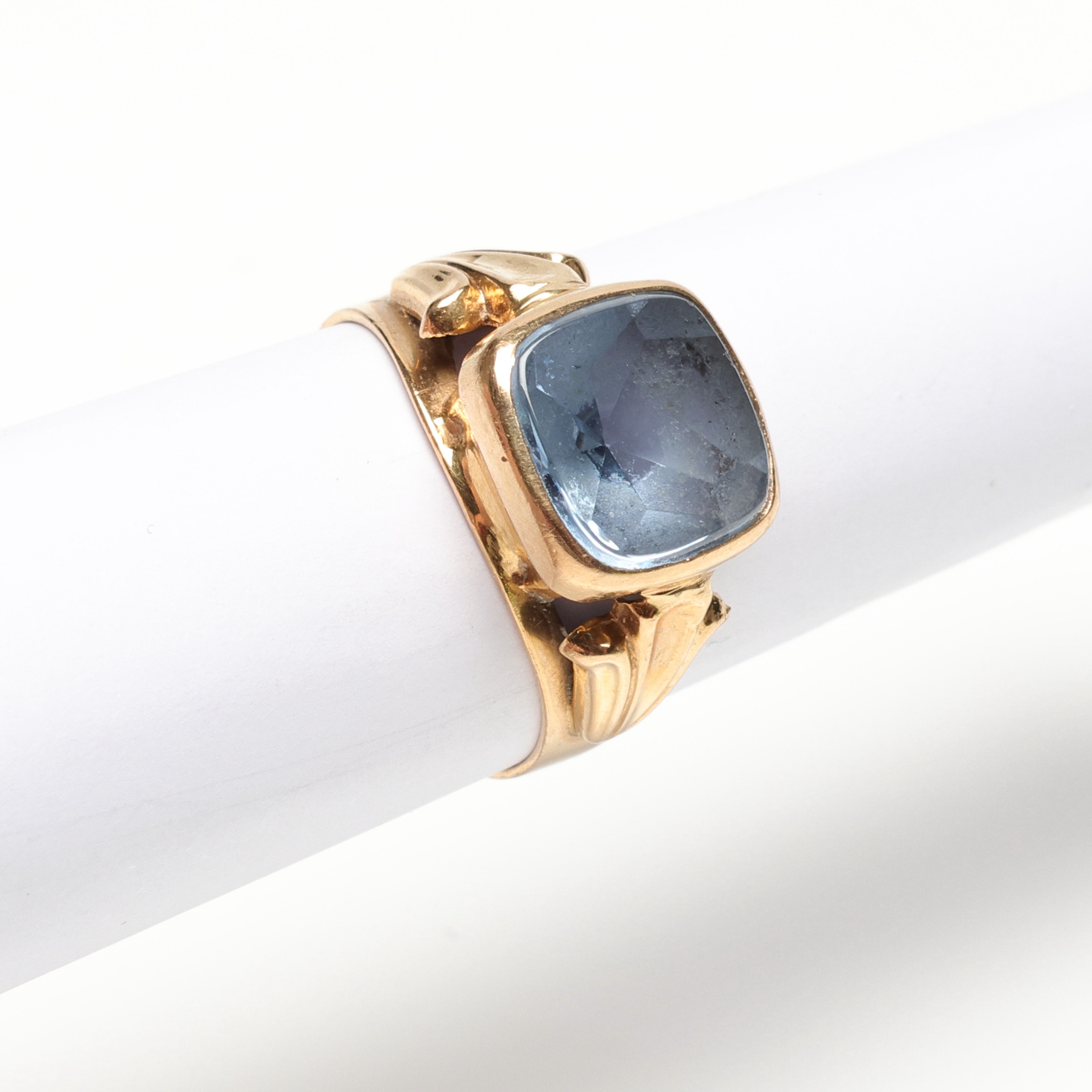 RING med STEN, 18k, guld, ca 3,7 gram.