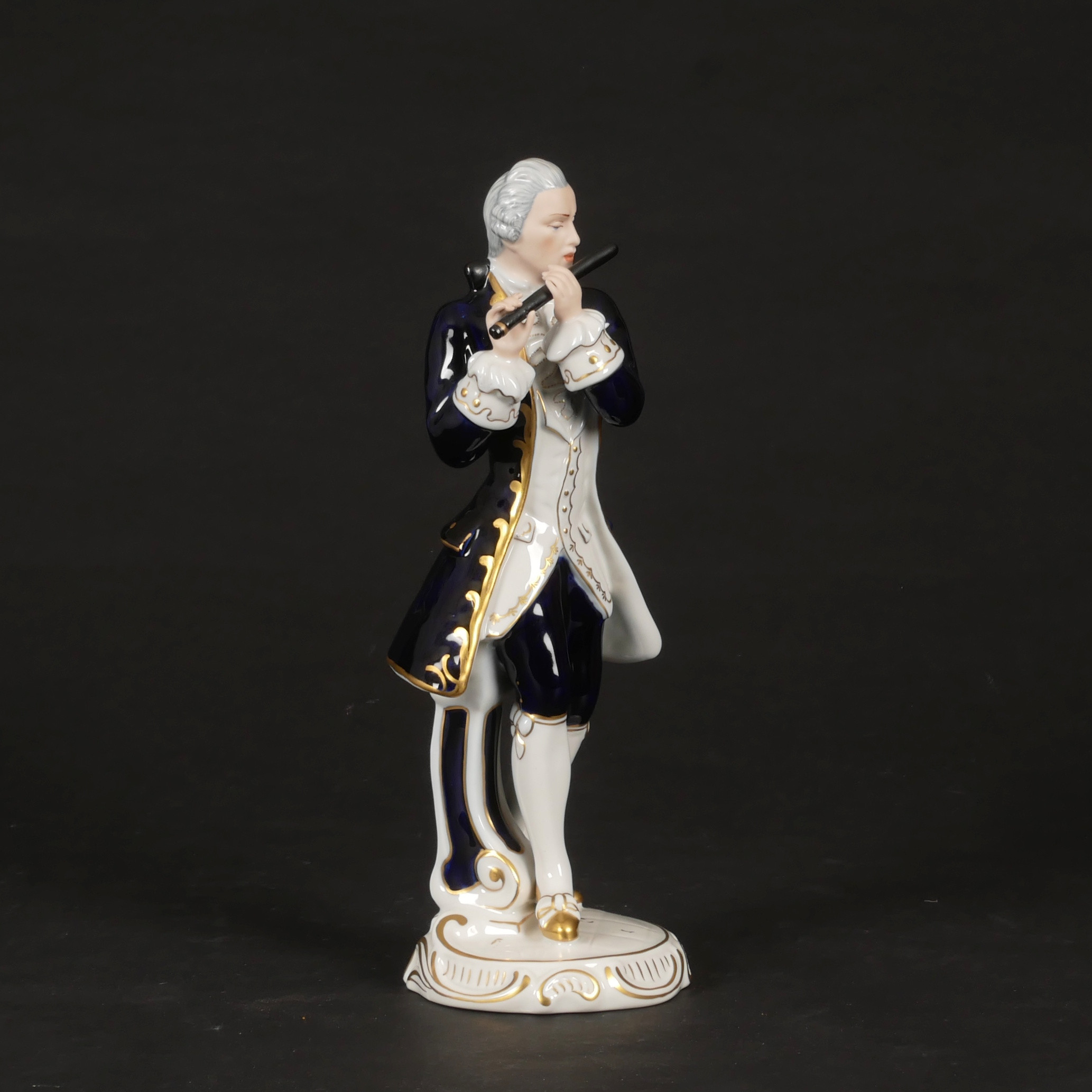 FIGURIN, flöjtspelare, rokokostil, porslin, Royal Dux.