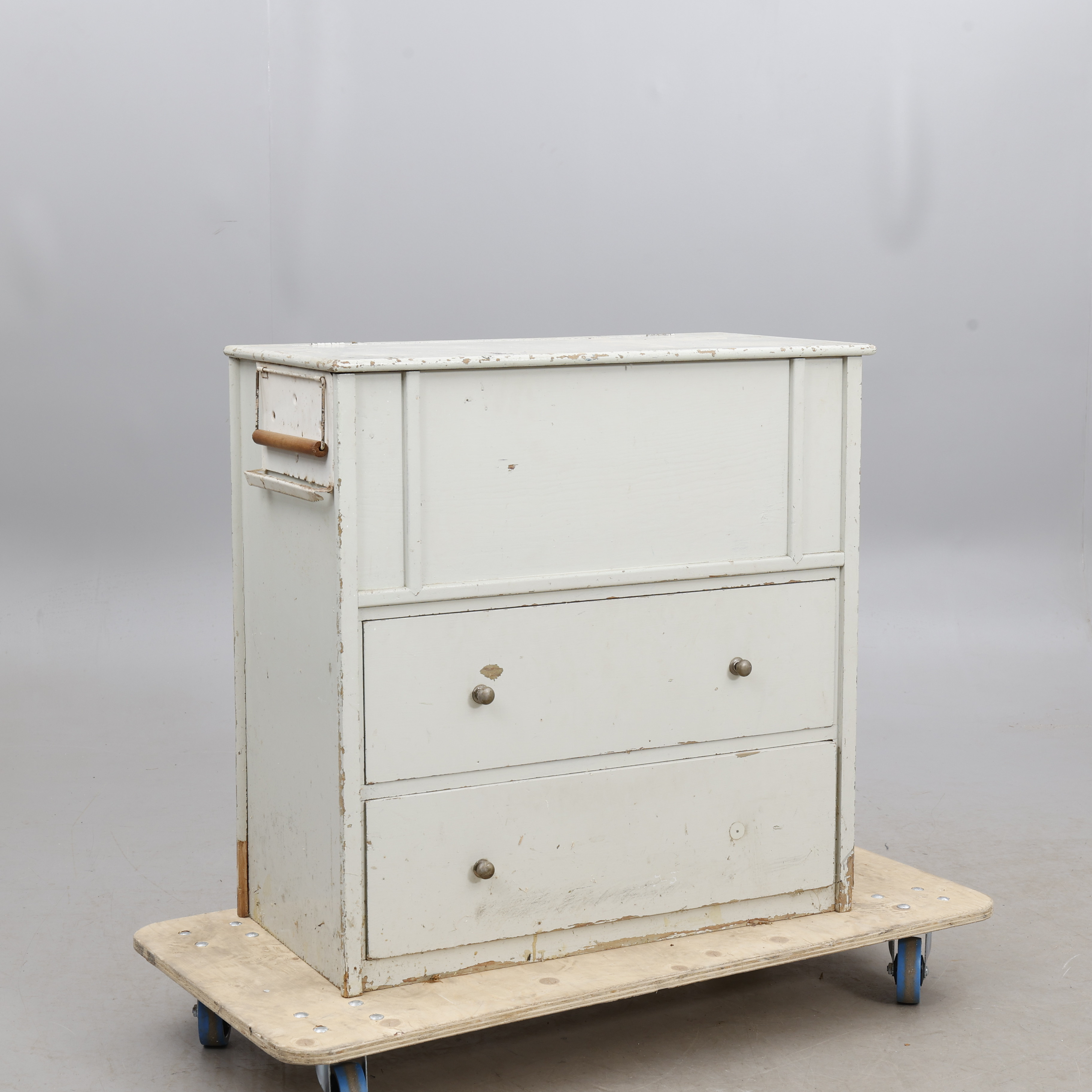 DISKBÄNK, med lådor, 1900-talets mitt.