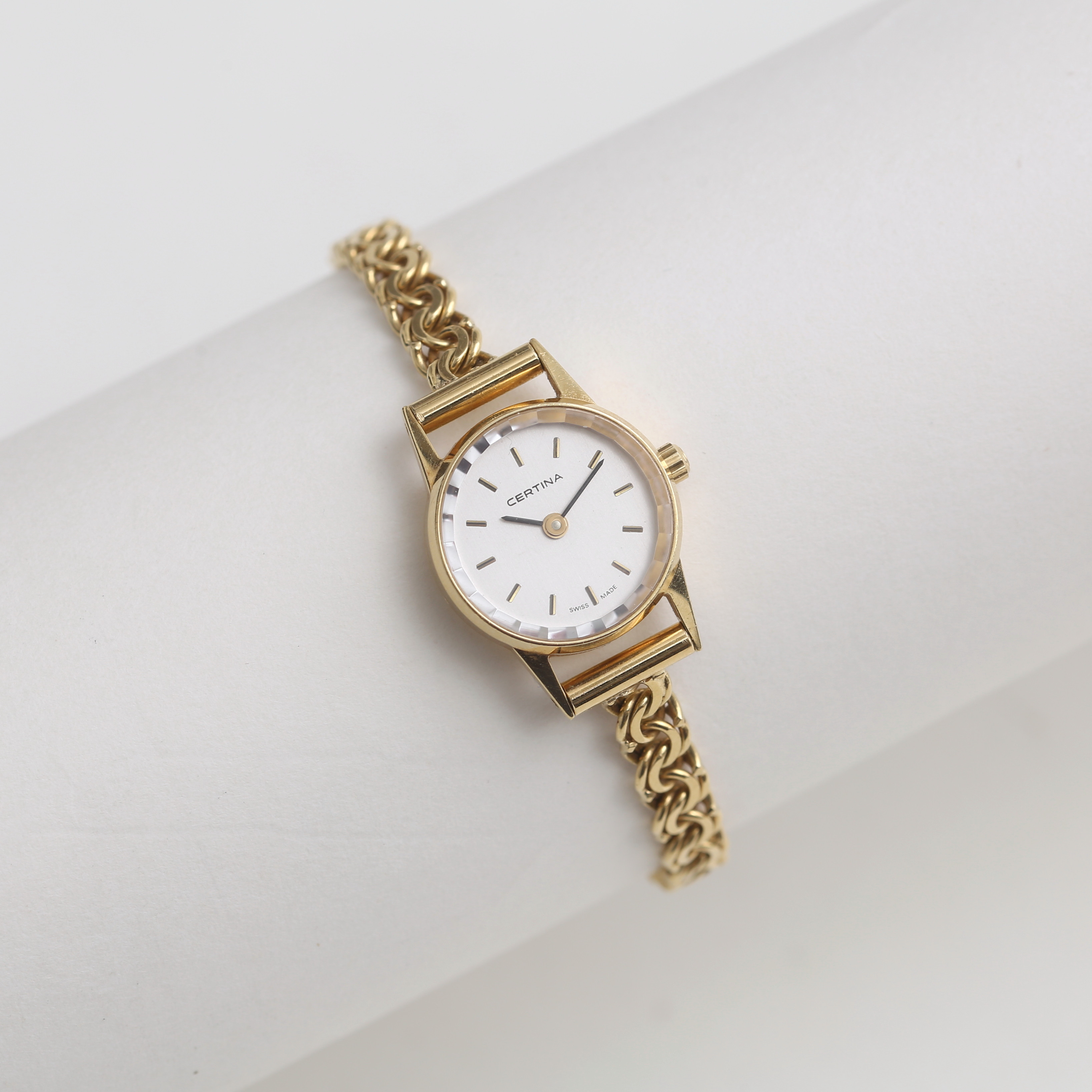 ARMBANDSUR Certina, 18k guld boett & länk.