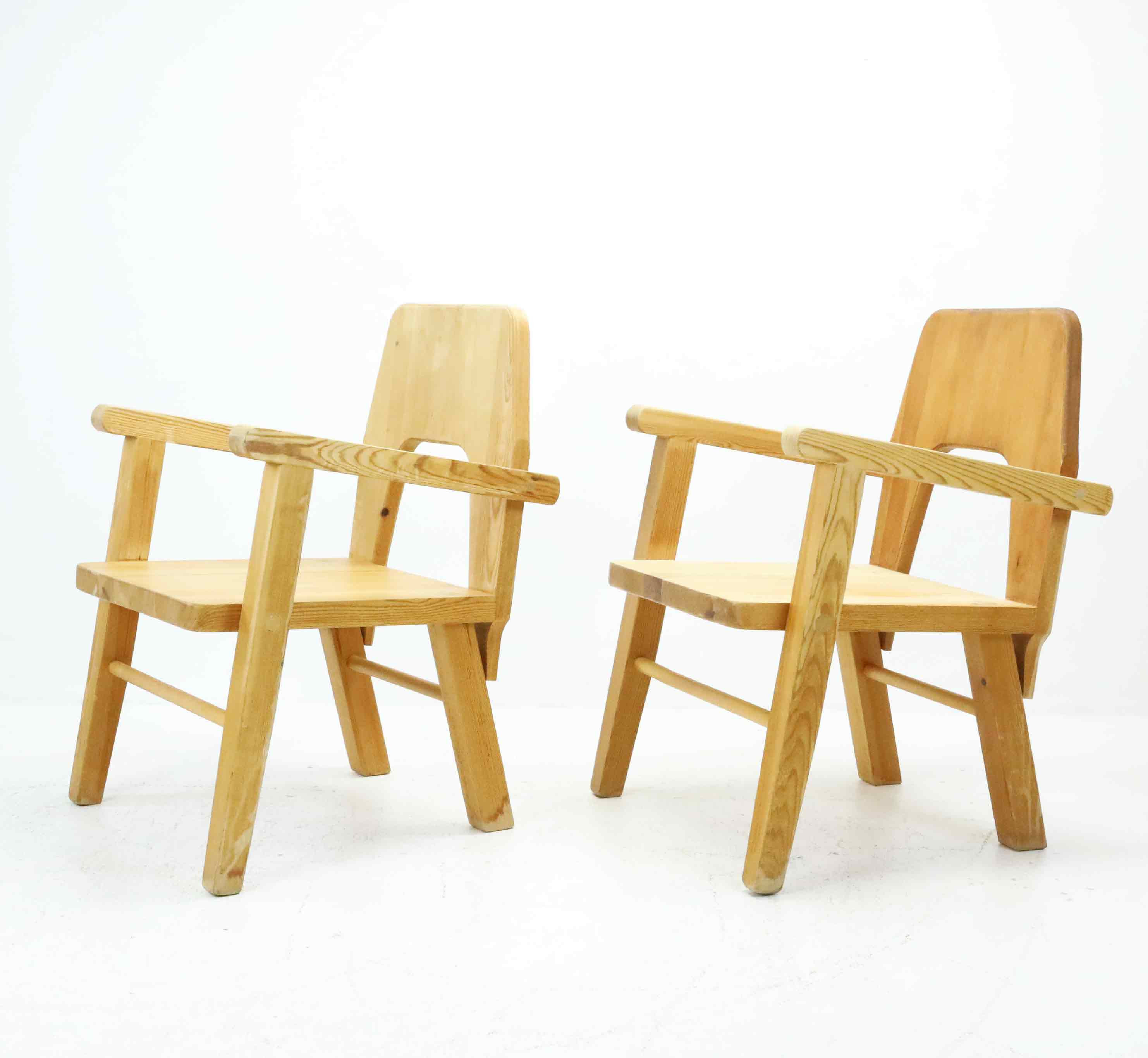 STOLAR, ett par, Skandinavisk Design, furu, 1970-tal.