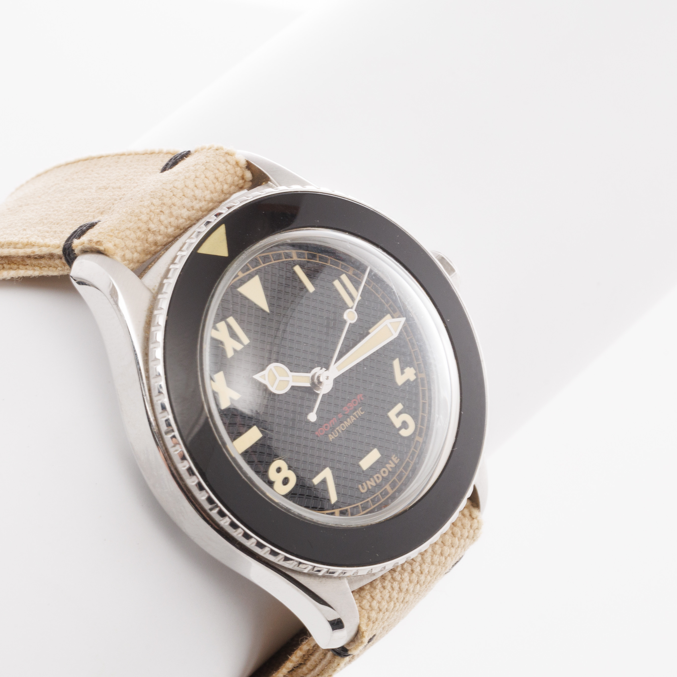 ARMBANDSUR, Undone Basecamp, Automatic.