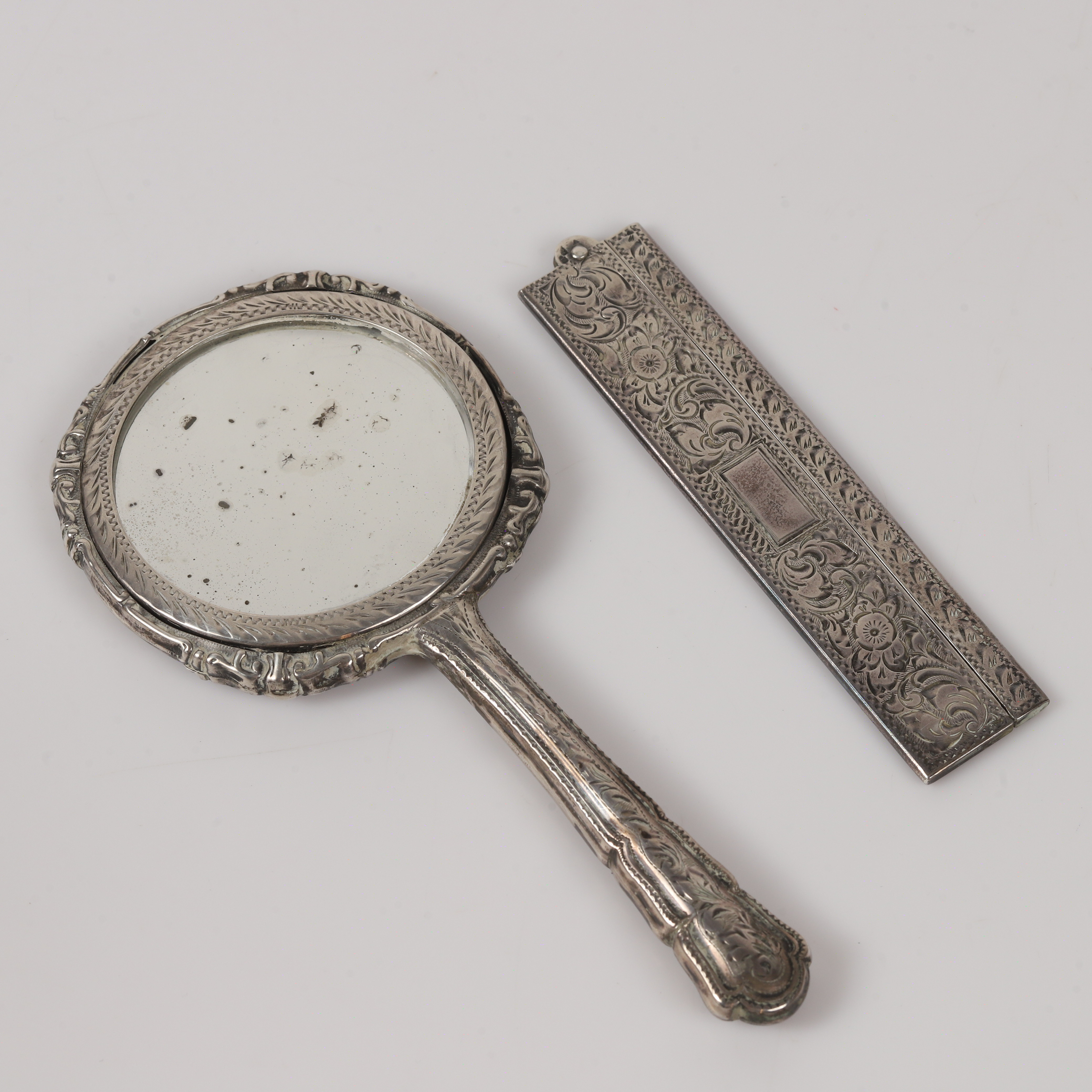 HANDSPEGEL SAMT KAMFODRAL, silver.