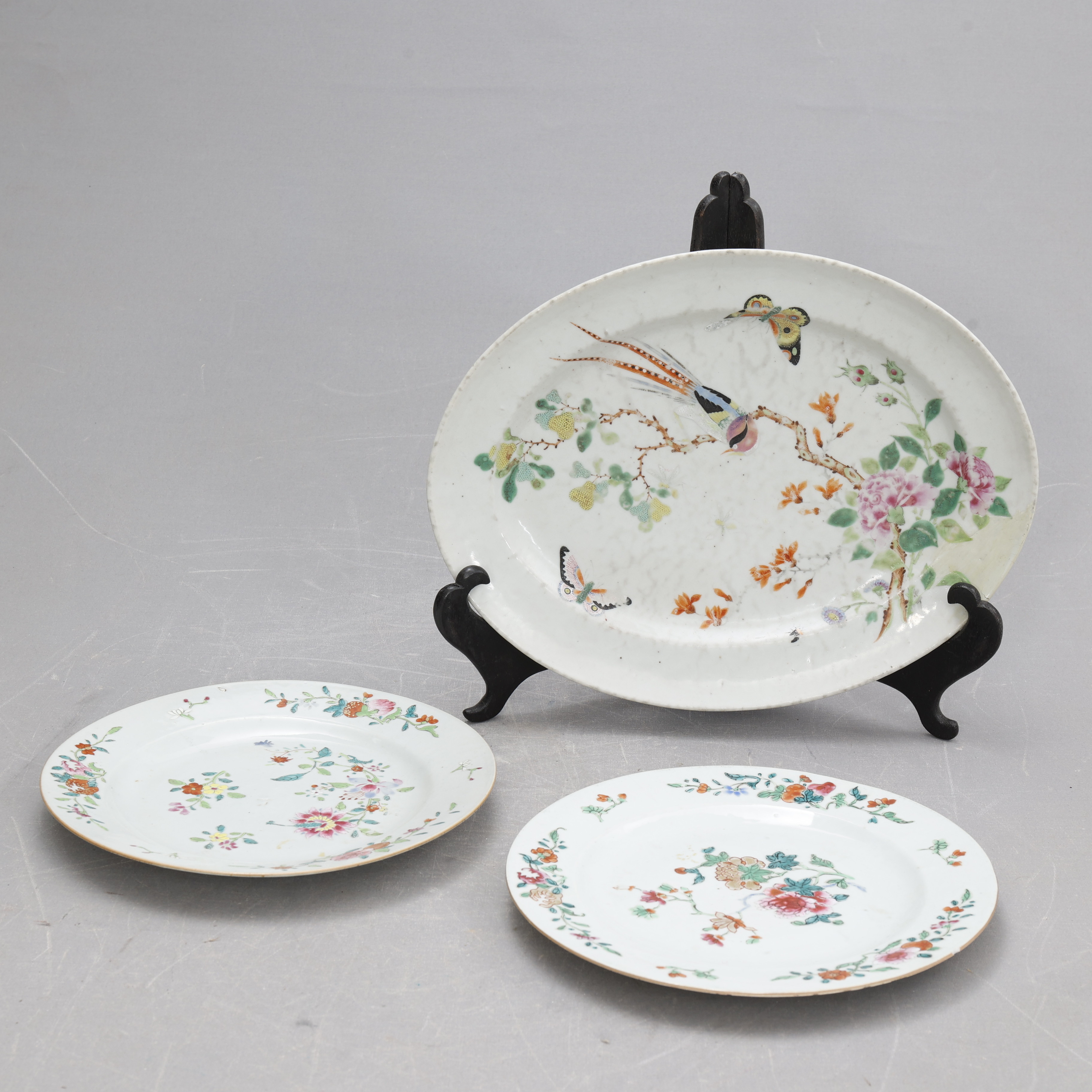 TALLRIKAR/STEKFAT, 3 delar, Kina,17/1800-tal.