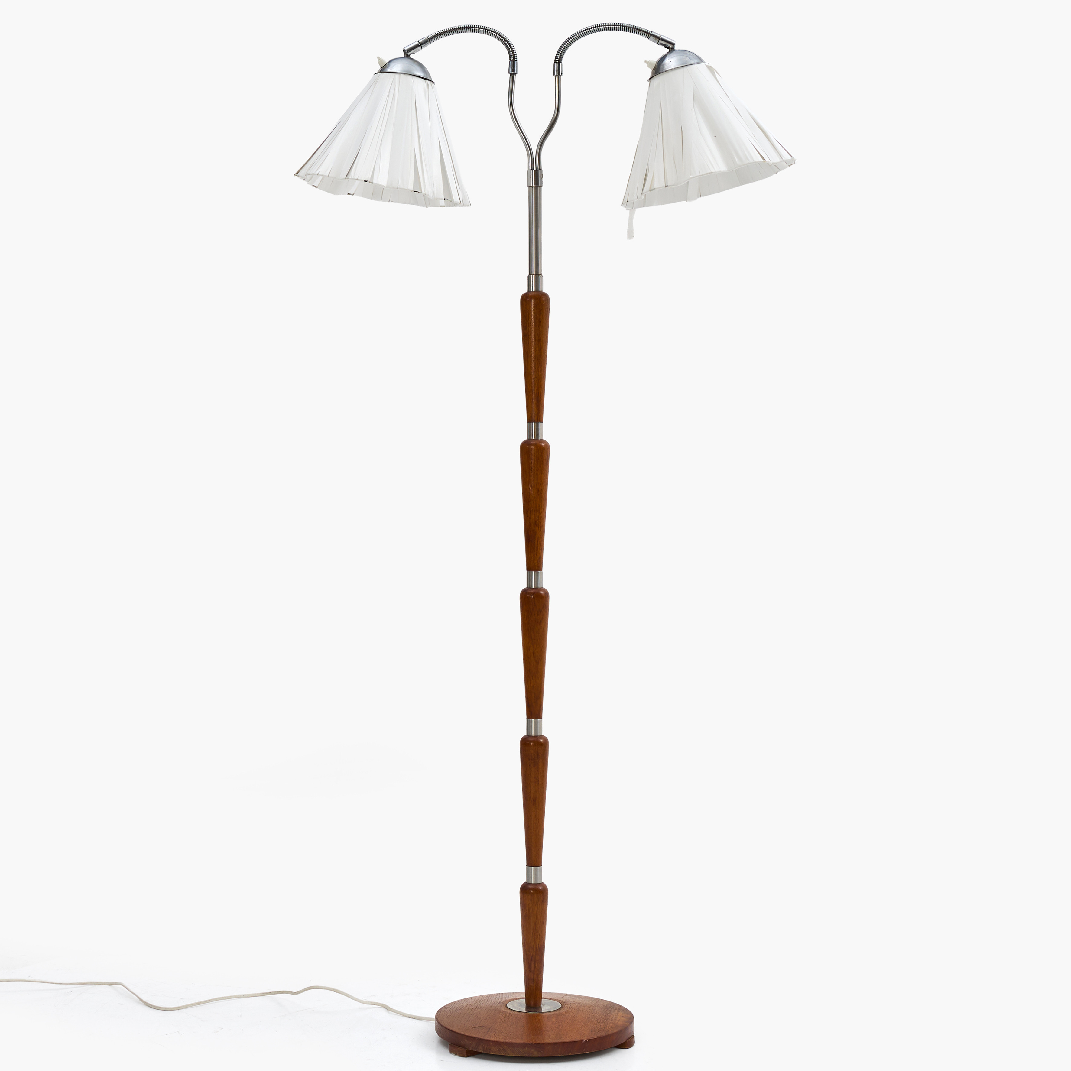 GOLVLAMPA, 1900-talets mitt, stomme i teak och metall, två ljuspunkter, ställbara armar.