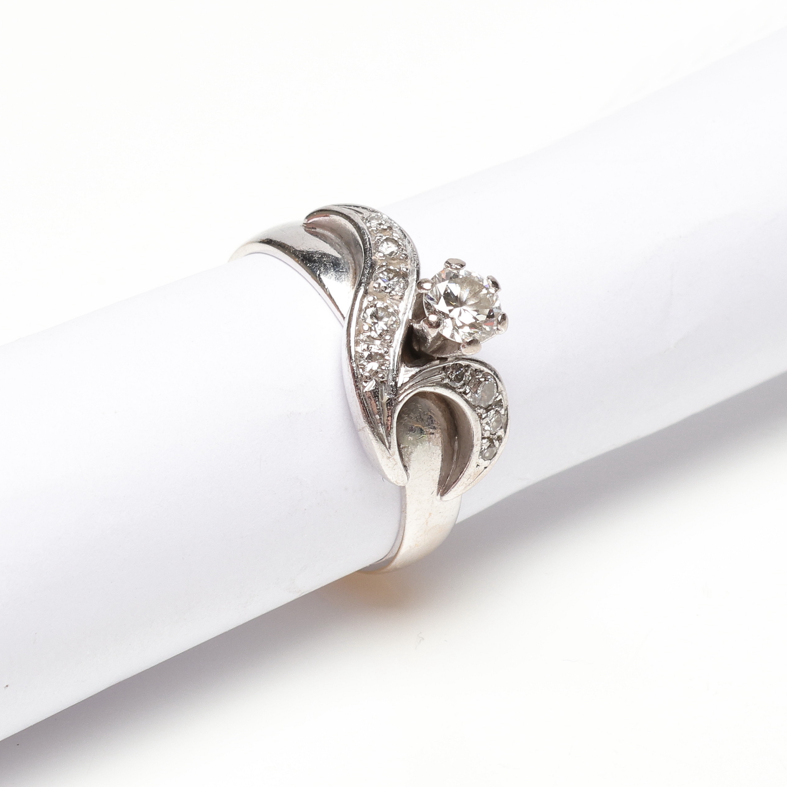 RING, med Diamanter, 0,16CT, 18K, Guld, vikt cirka 4,5 gram.