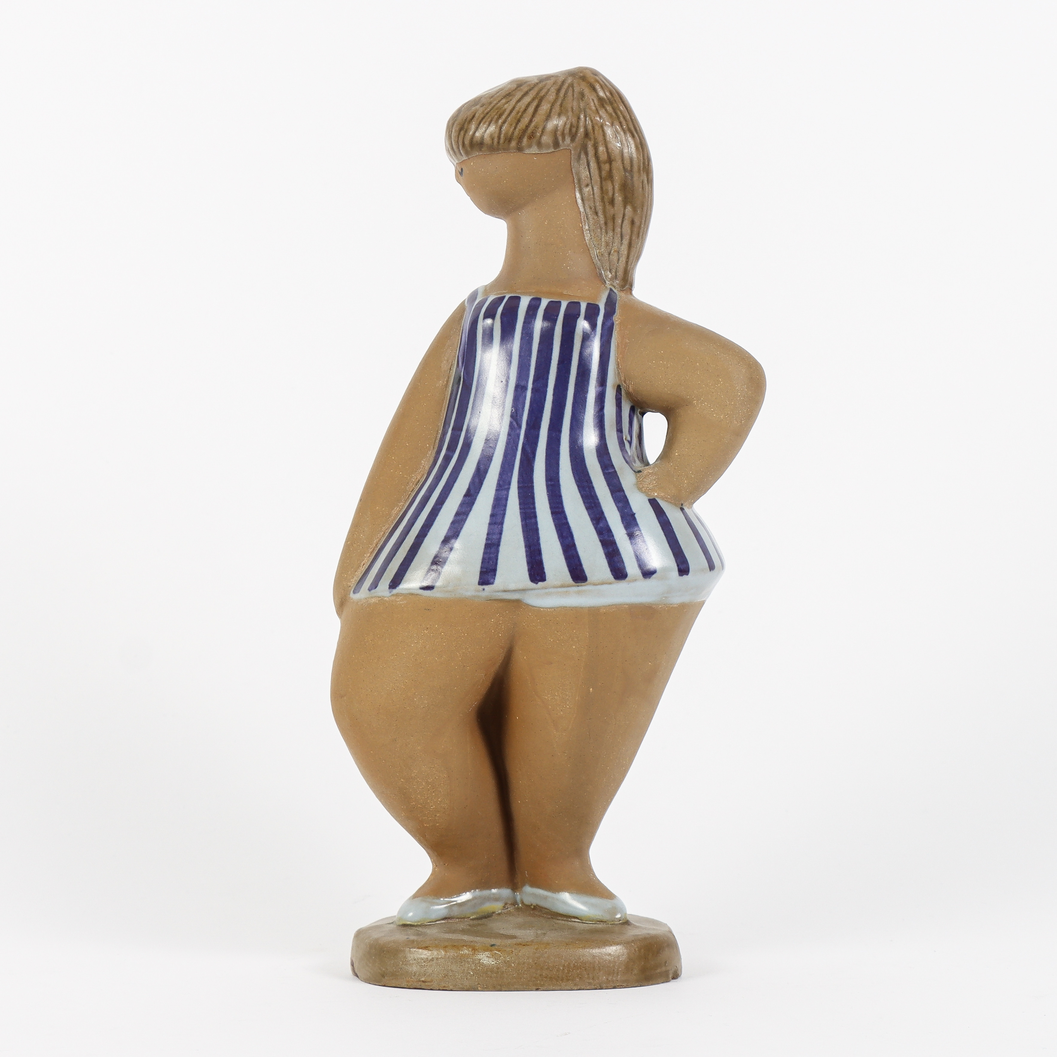 LISA LARSON. Figurin, "Dora" ur serien ABC flickorna, stengods, Gustavsberg.