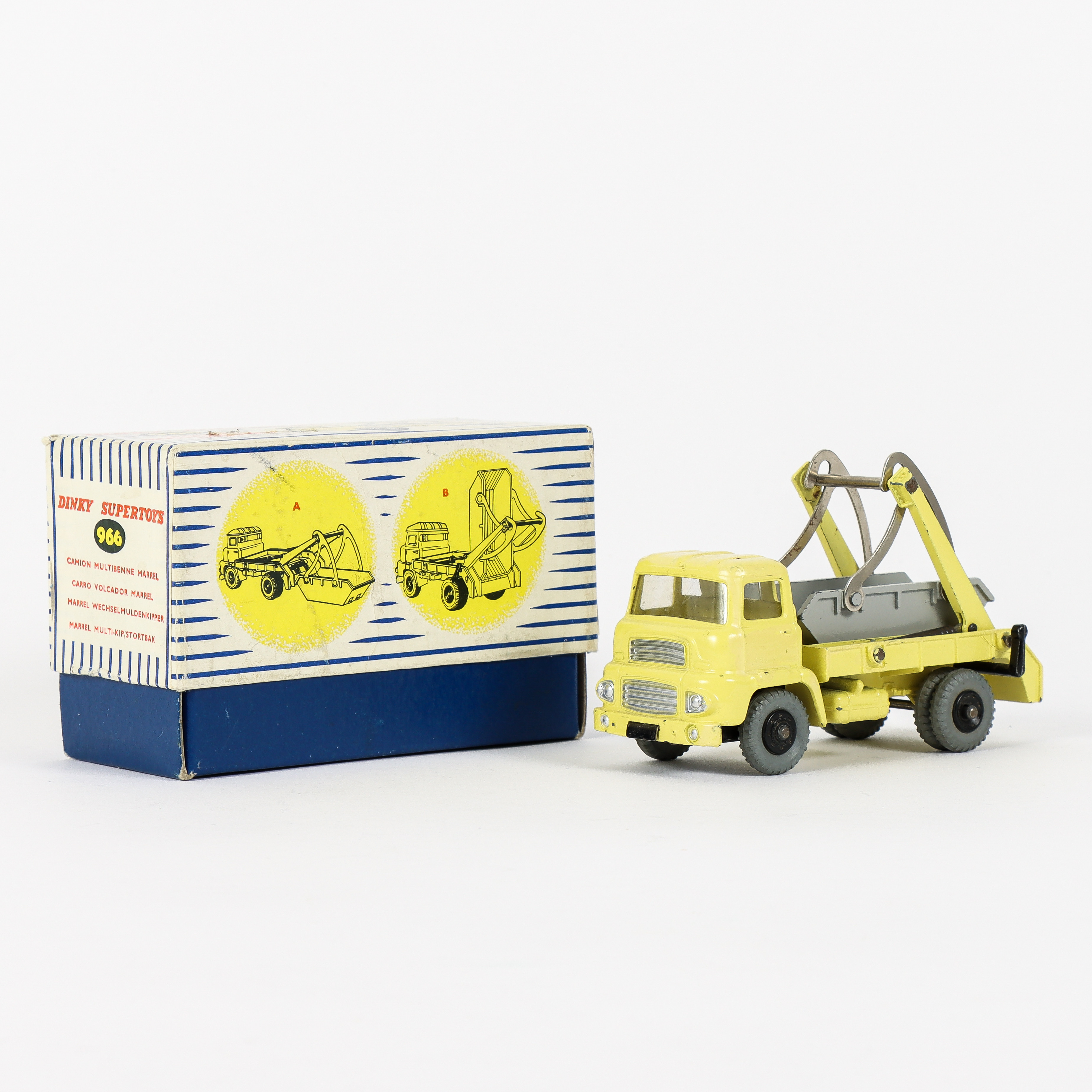 LEKSAKSBIL Dinky Supertoys.