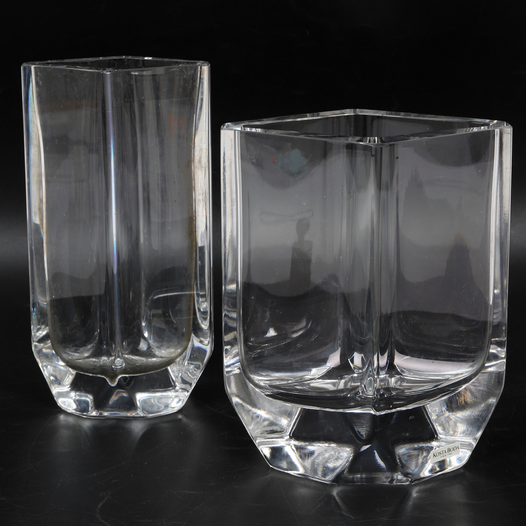 SIGURD PERSSON. Vaser, 2 st, glas, Kosta Boda.