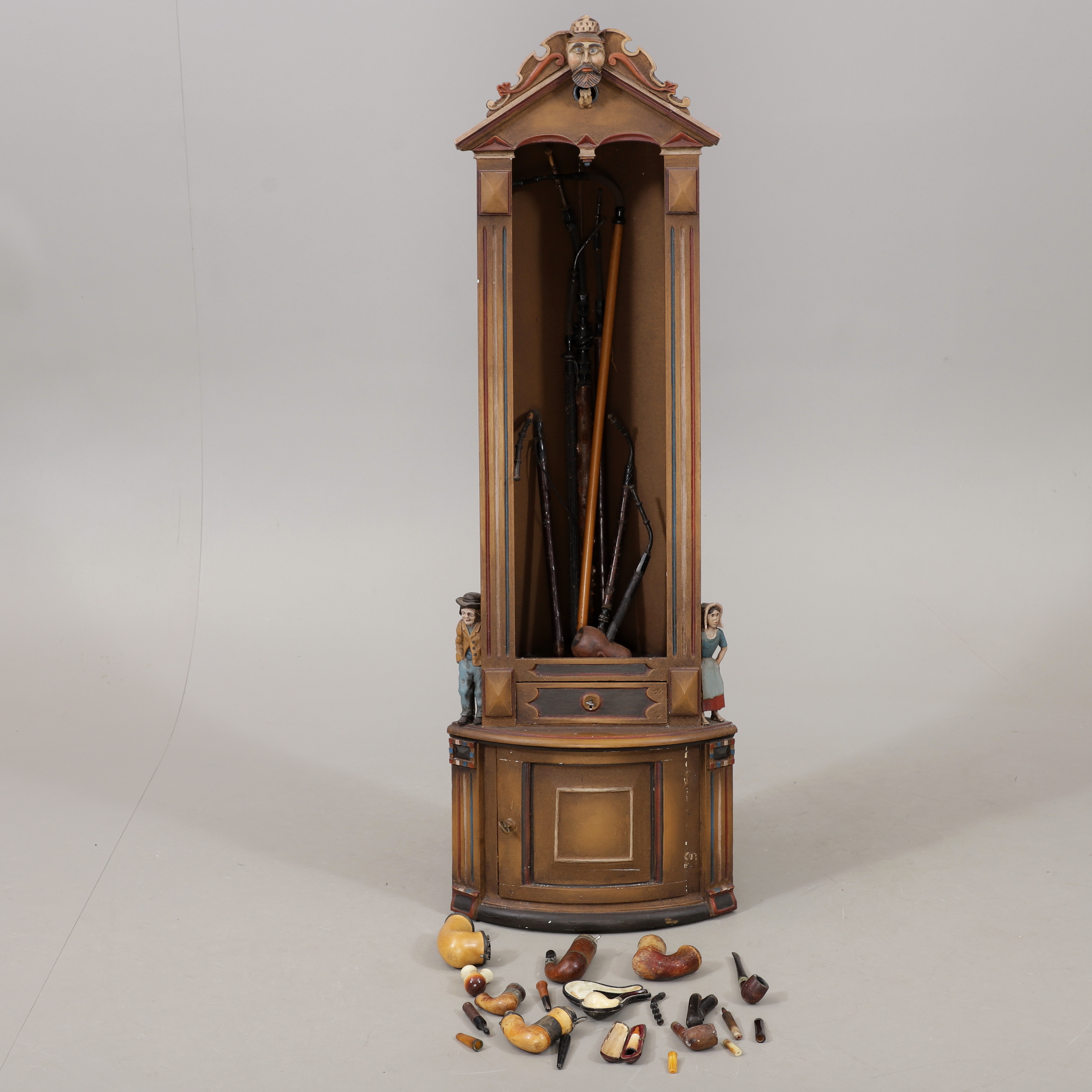 PIPSTÄLL med pipor, 1900-tal.