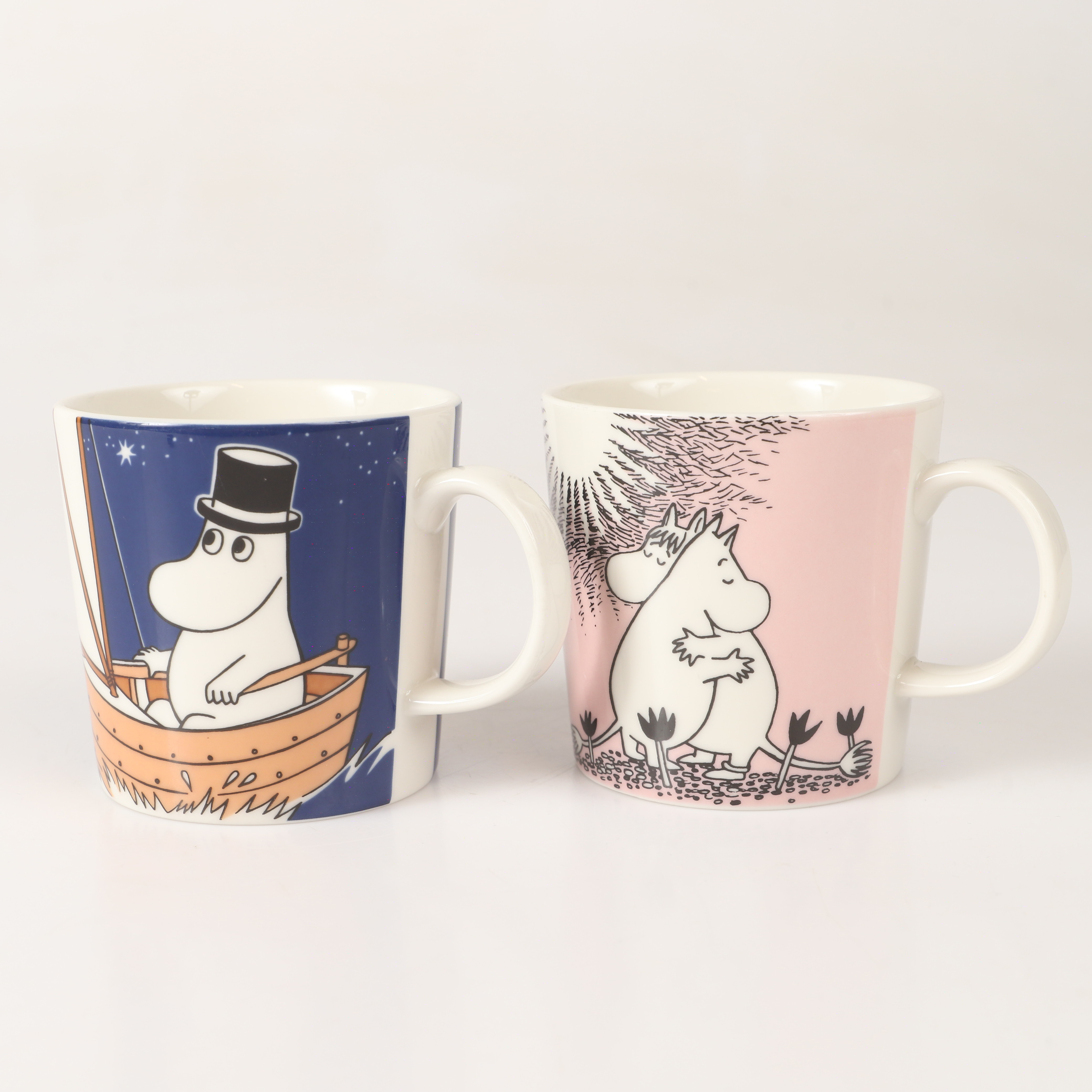 TOVE JANSSON. Muminmuggar, 2 stycken, porslin, Arabia, Finland.
