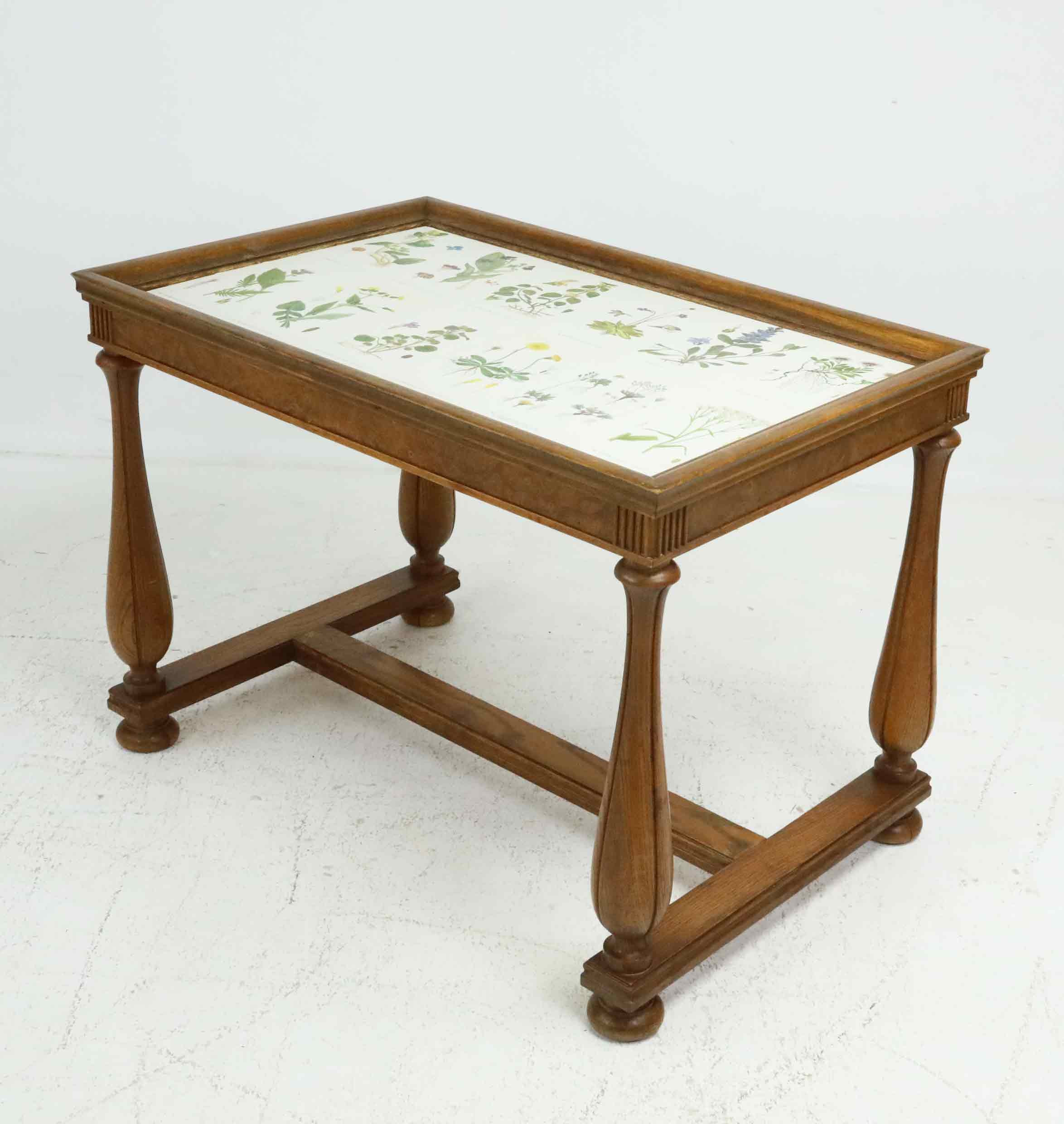 BORD, ek, 1920-tal, tapetserat med planscher från Nordens Flora.