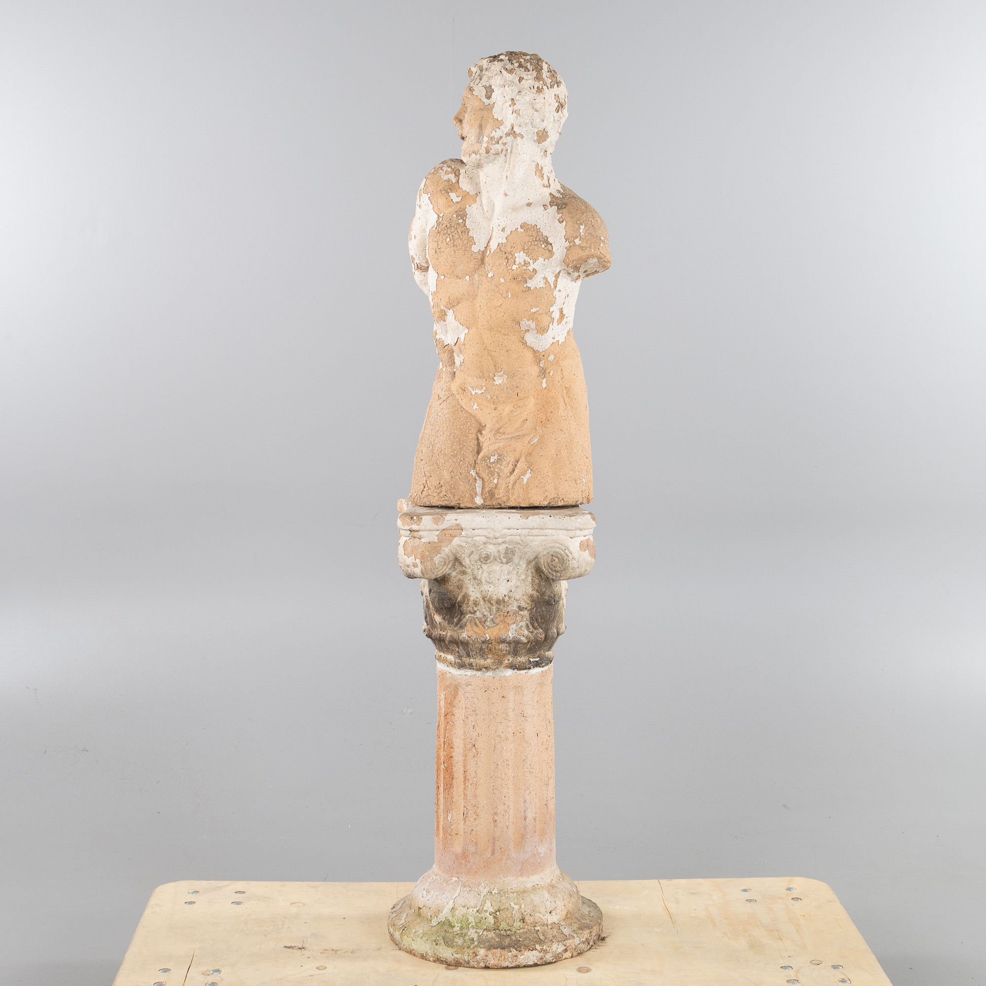 TRÄDGÅRDSSKULPTUR, 2 delar, terracotta, 1900-tal.