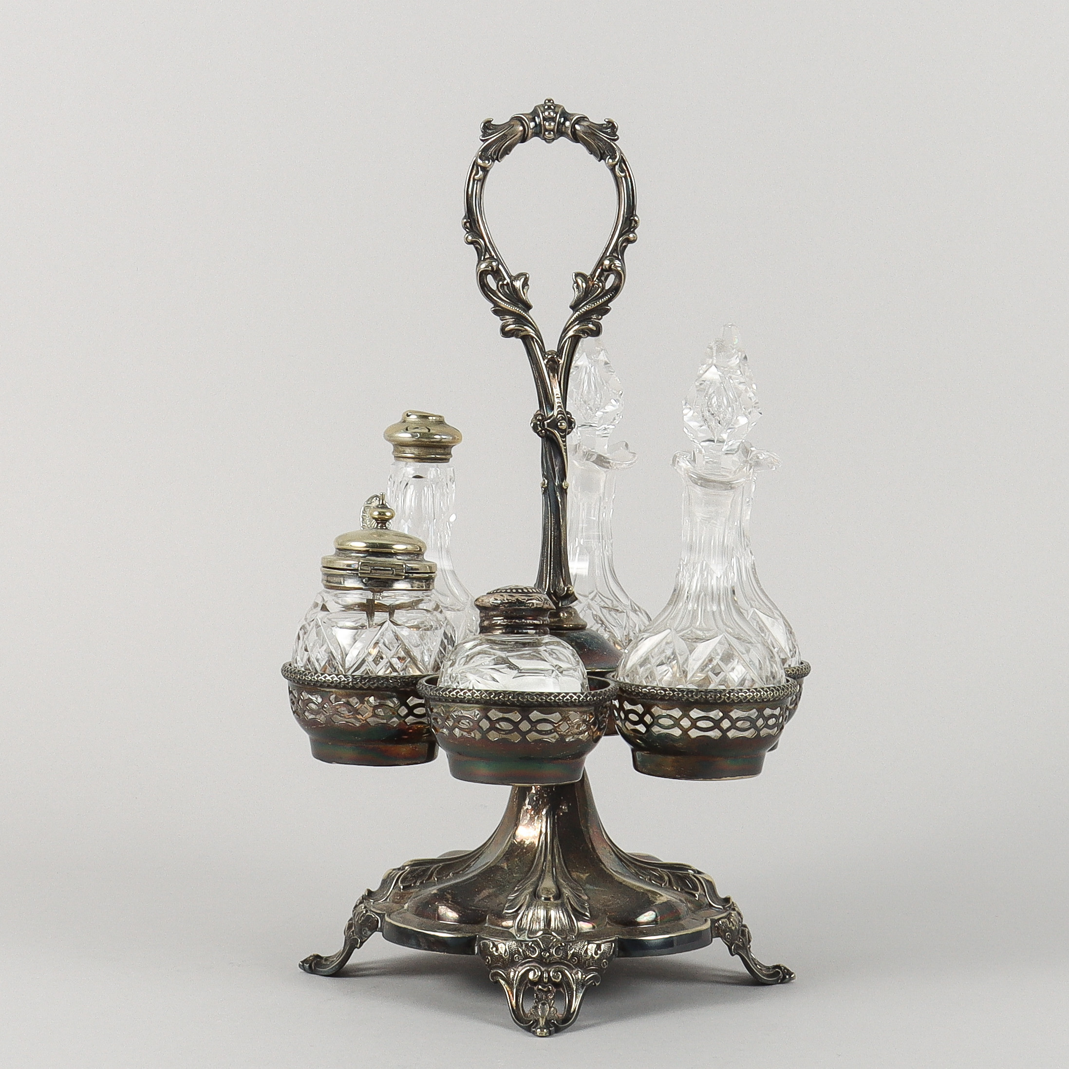 BORDSSOURTOUT nyrokoko, nysilver och glas, 1800-tal.